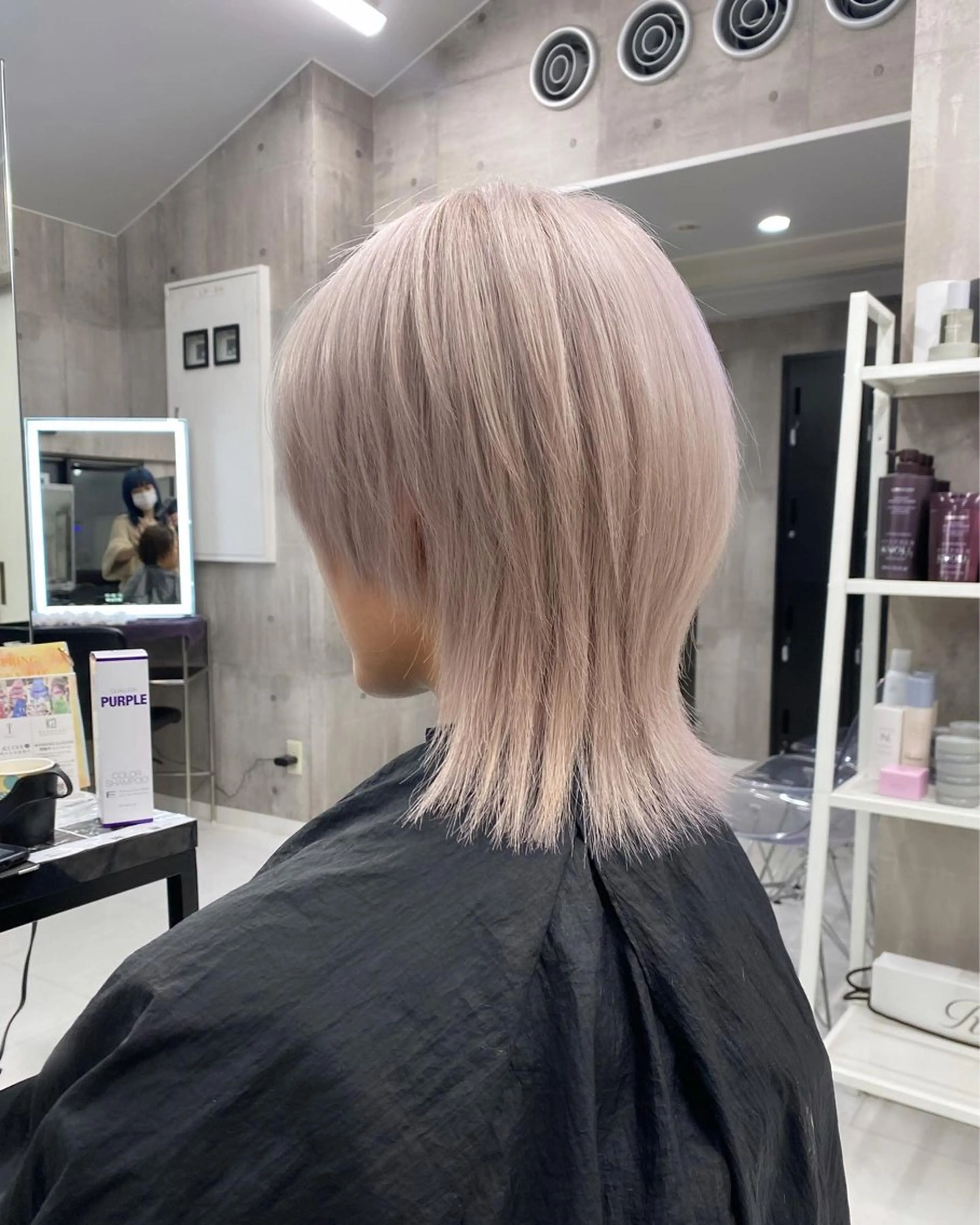 ミディアム カラー ヘアアレンジ メンズ ヘアカラー のん🎀ハイトーン/ レイヤーカット🐳のヘアスタイル