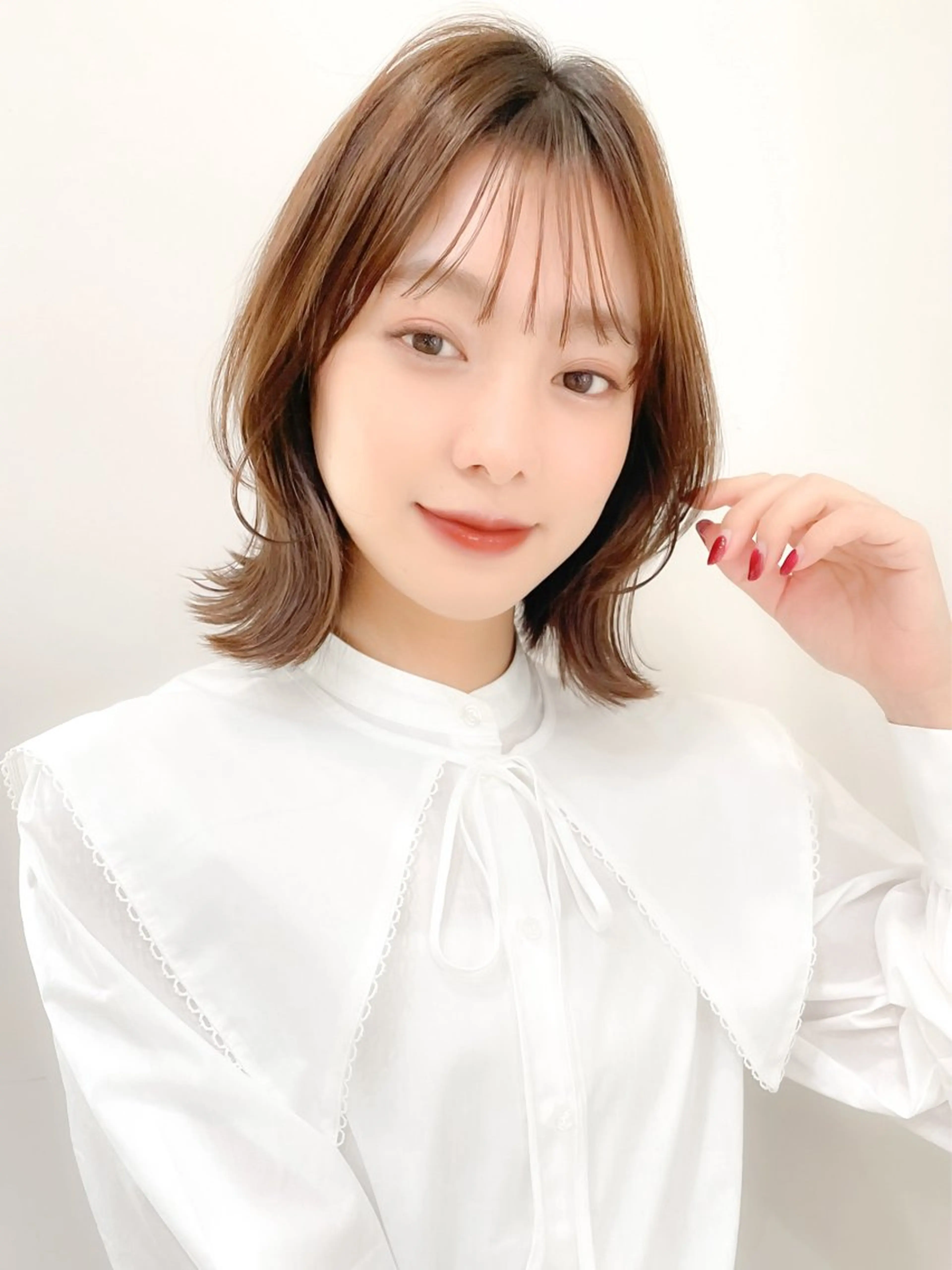 ミディアム カラー バレイヤージュ ブリーチ ケアブリーチ ダブルカラー ハイライトカラー カット ヘアカラー トリートメント ミディアム/顔周り/ ベージュ🌼mayuのヘアスタイル