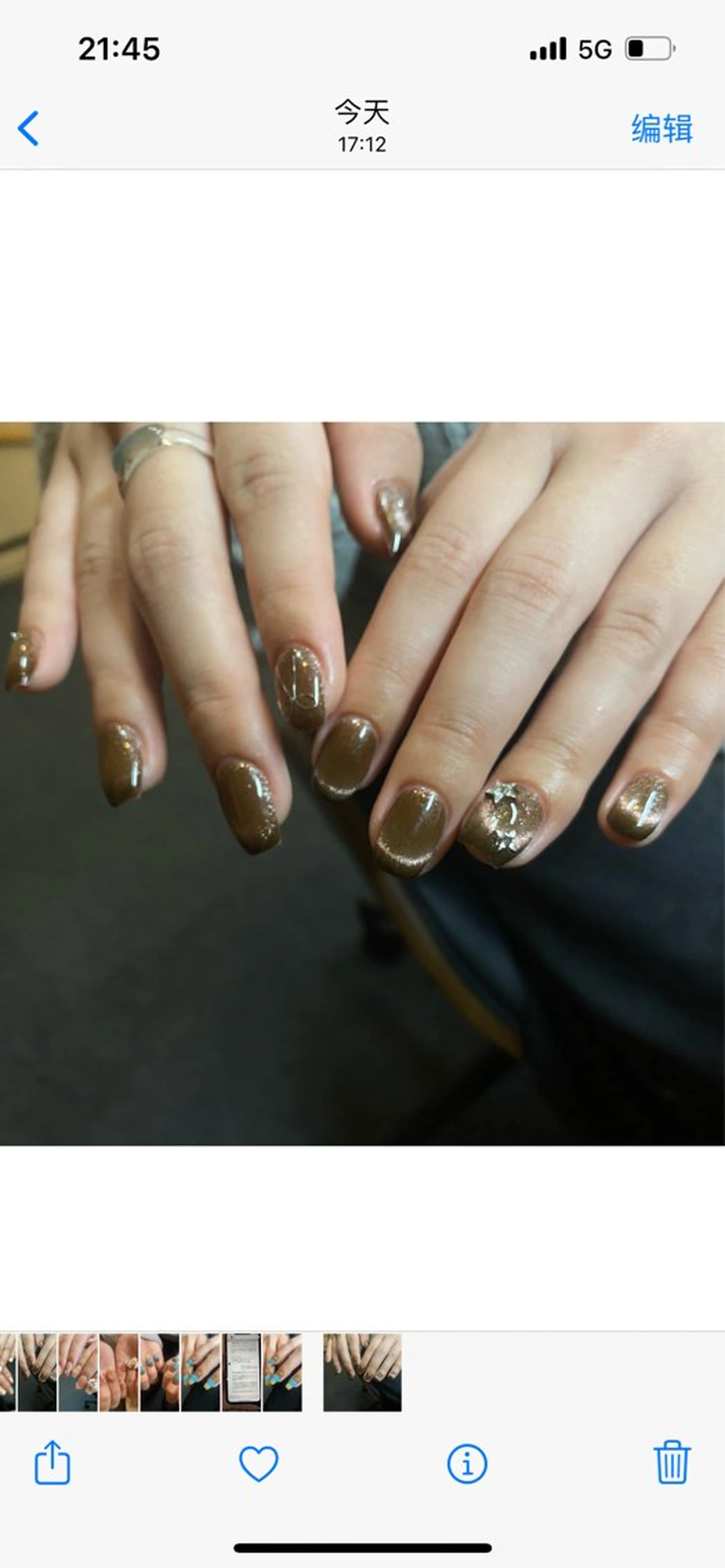 ネイル フレンチネイル ゴールド キラキラネイル マグネットネイル ハンドネイル ハンドケア 🎀NAIL🎀 AI🪄︎︎◝✩のネイルデザイン