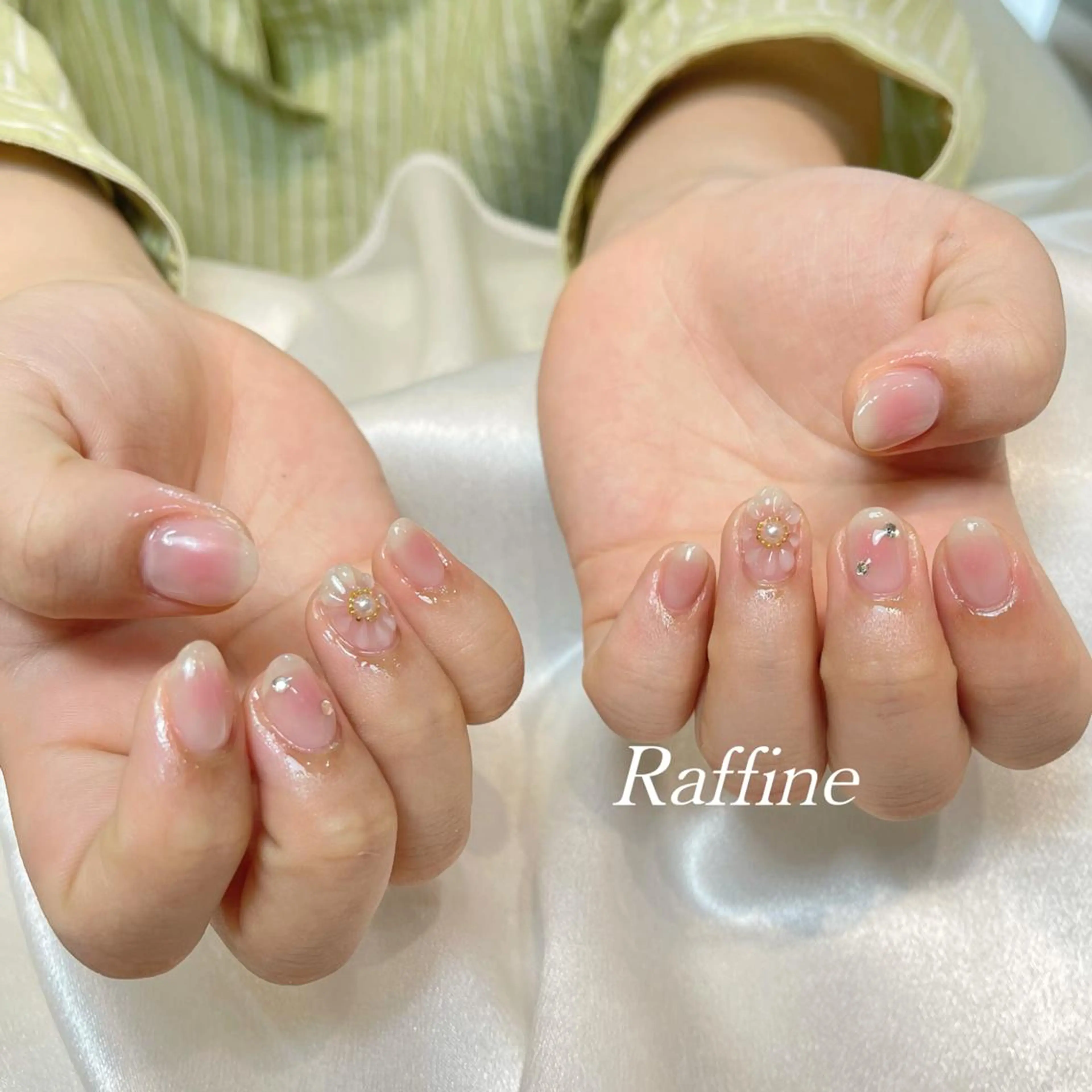 ネイル RAFFINE 月🦋🩵のネイルデザイン