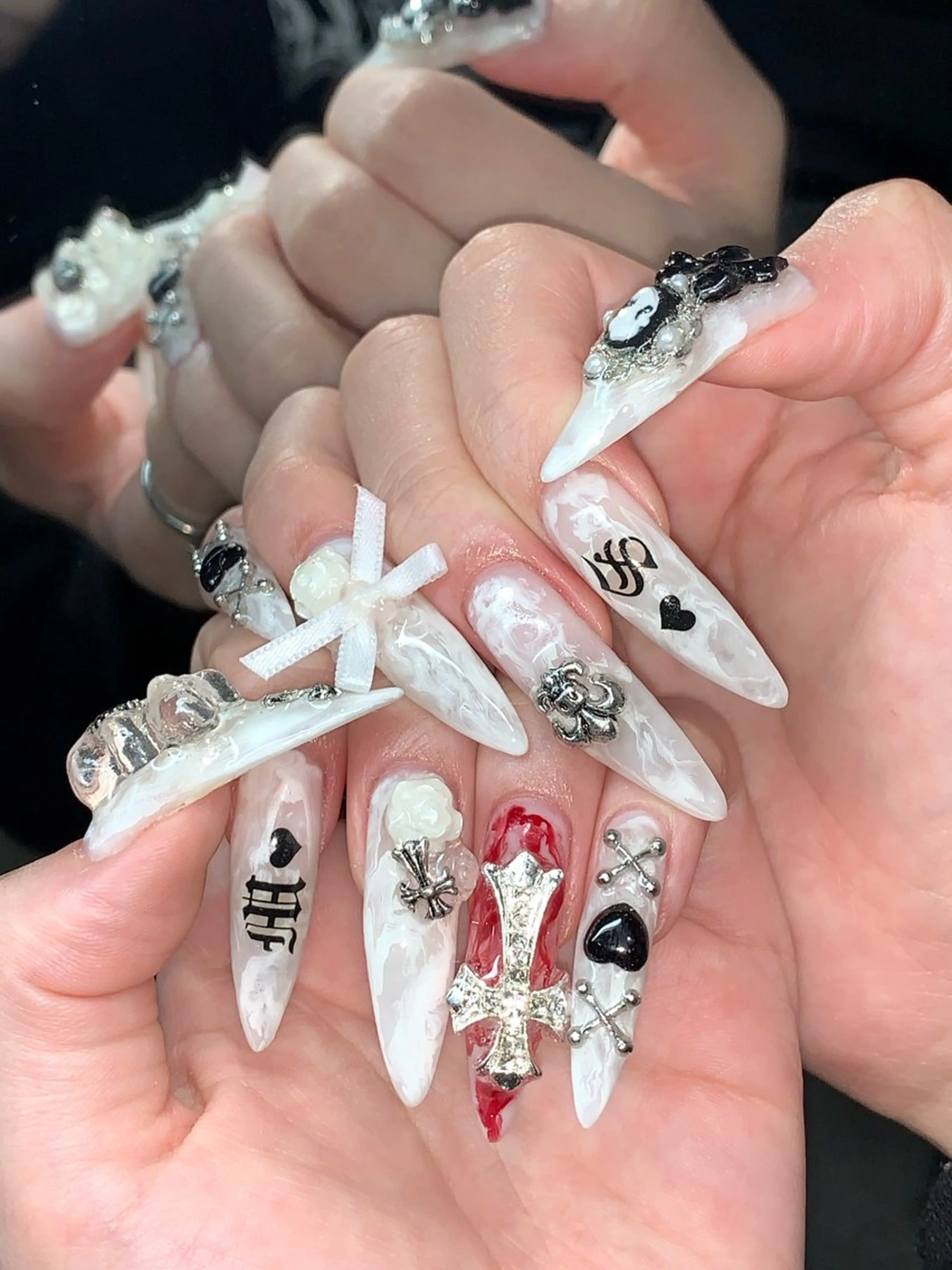 ネイル ハンドネイル NES NAIL所属・さゆり￤推しキャラ ￤ロングネイル🩷のネイルデザイン