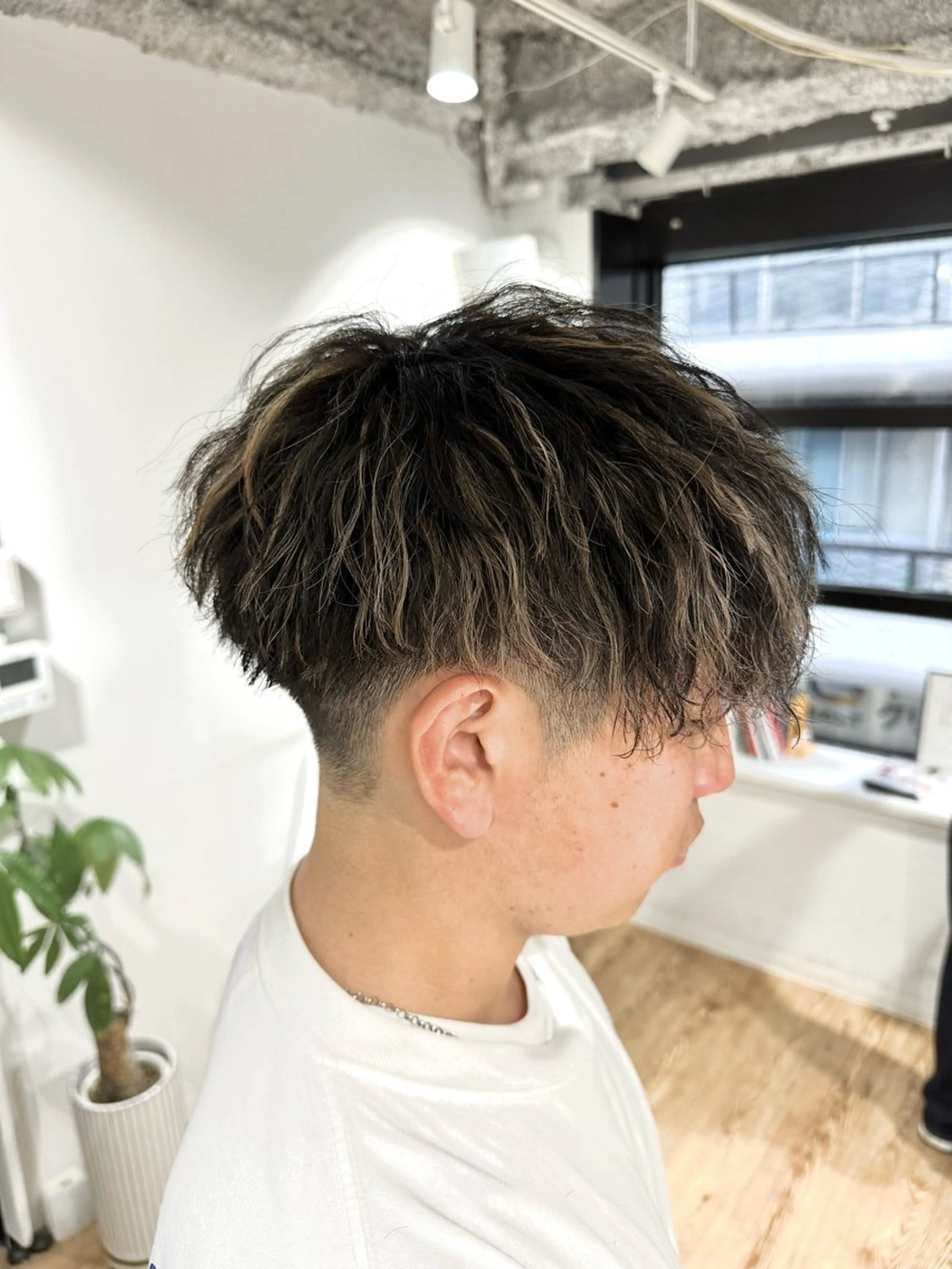 ショート カラー パーマ ヘアアレンジ メンズ メンズハイライト ハイライトカラー ハイライト SALOWIN京都河原町Suite店所属・外国人風レイヤー/ ハイトーンSHUのヘアスタイル