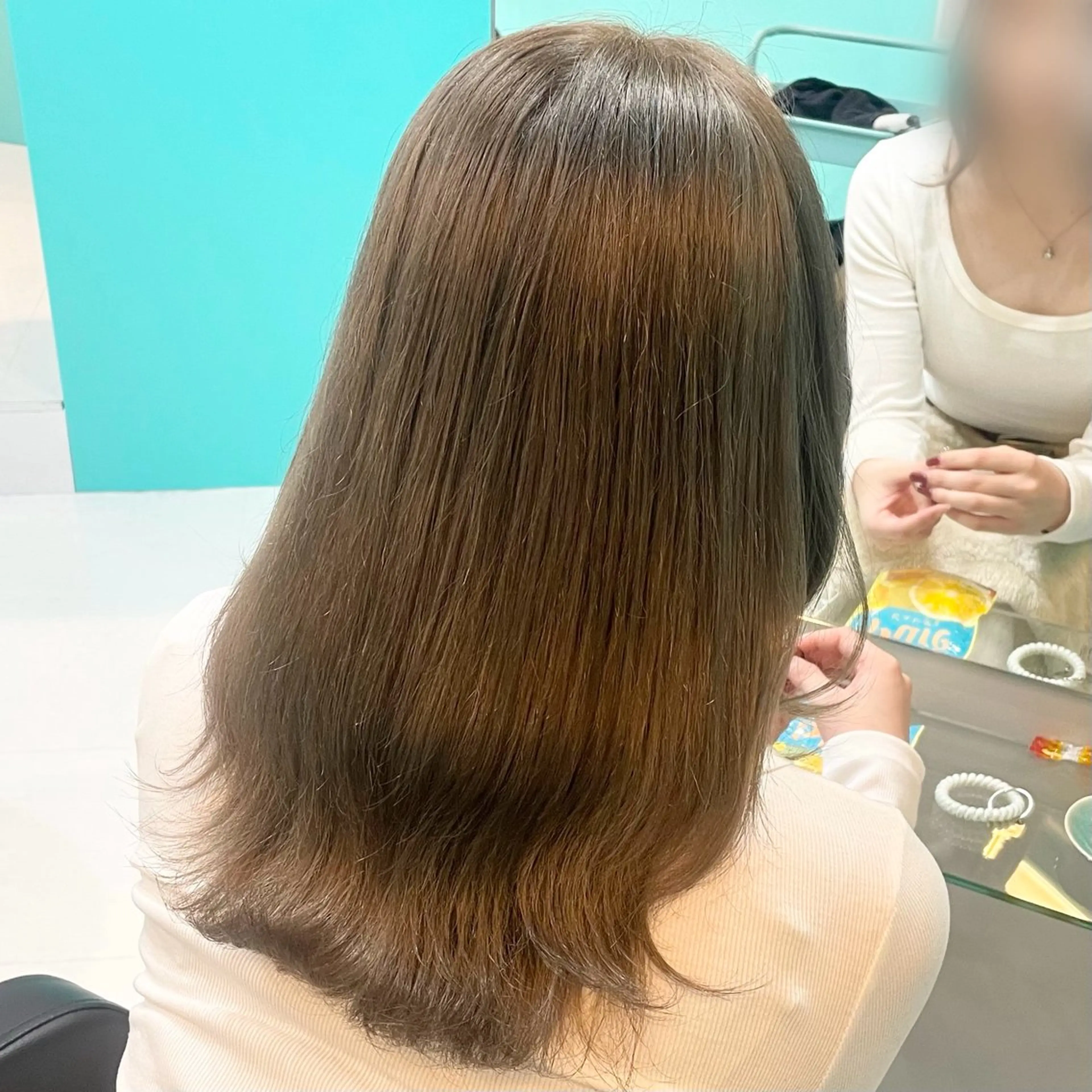 セミロング カラー グレージュ オリーブグレージュ オリーブグレー 艶/透明感 🫧カラーのヘアスタイル