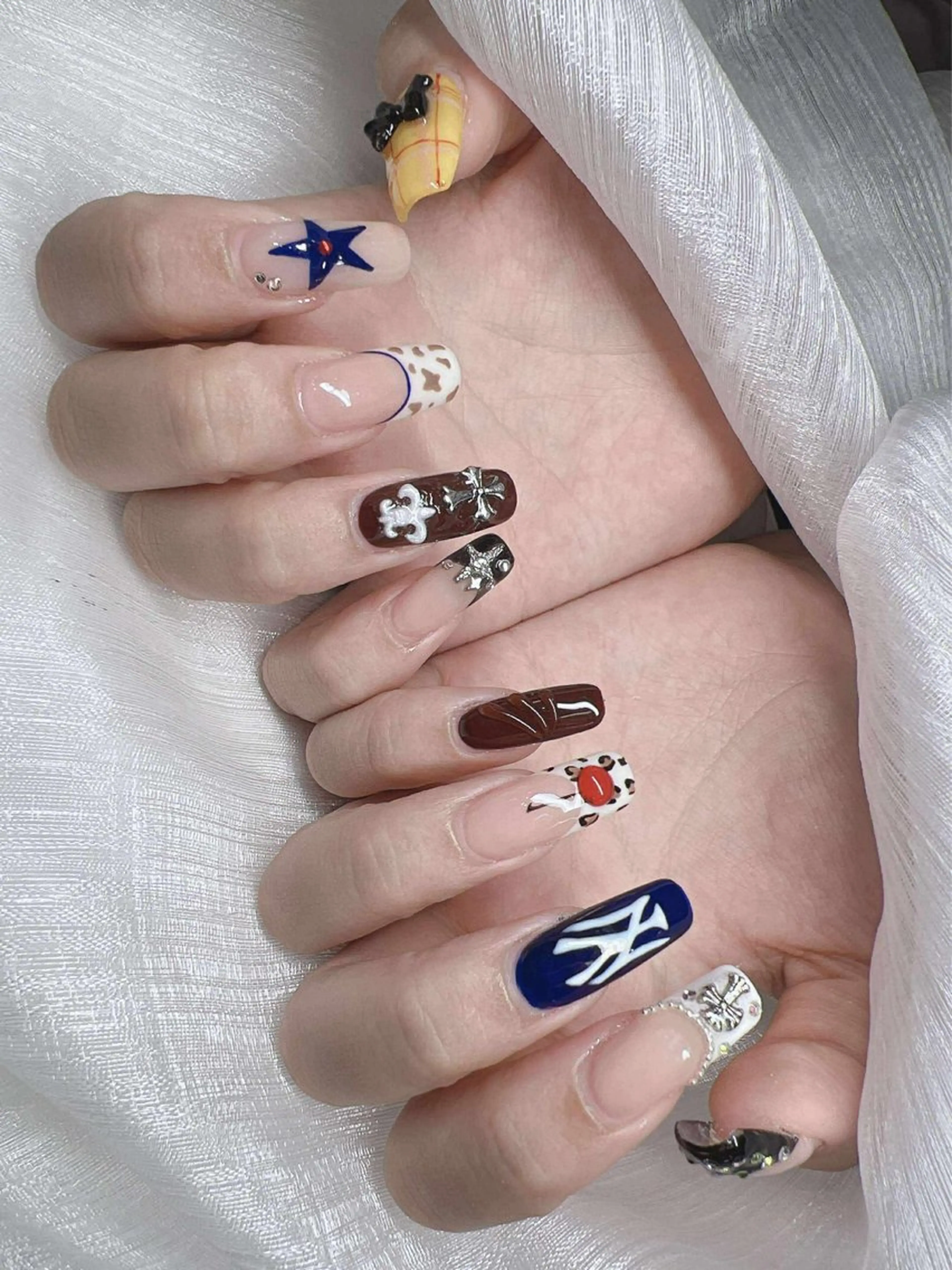 ネイル 長さ出し グラデーション 卒業式 キラキラネイル マグネットネイル ハンドネイル Lee Nailsのネイルデザイン