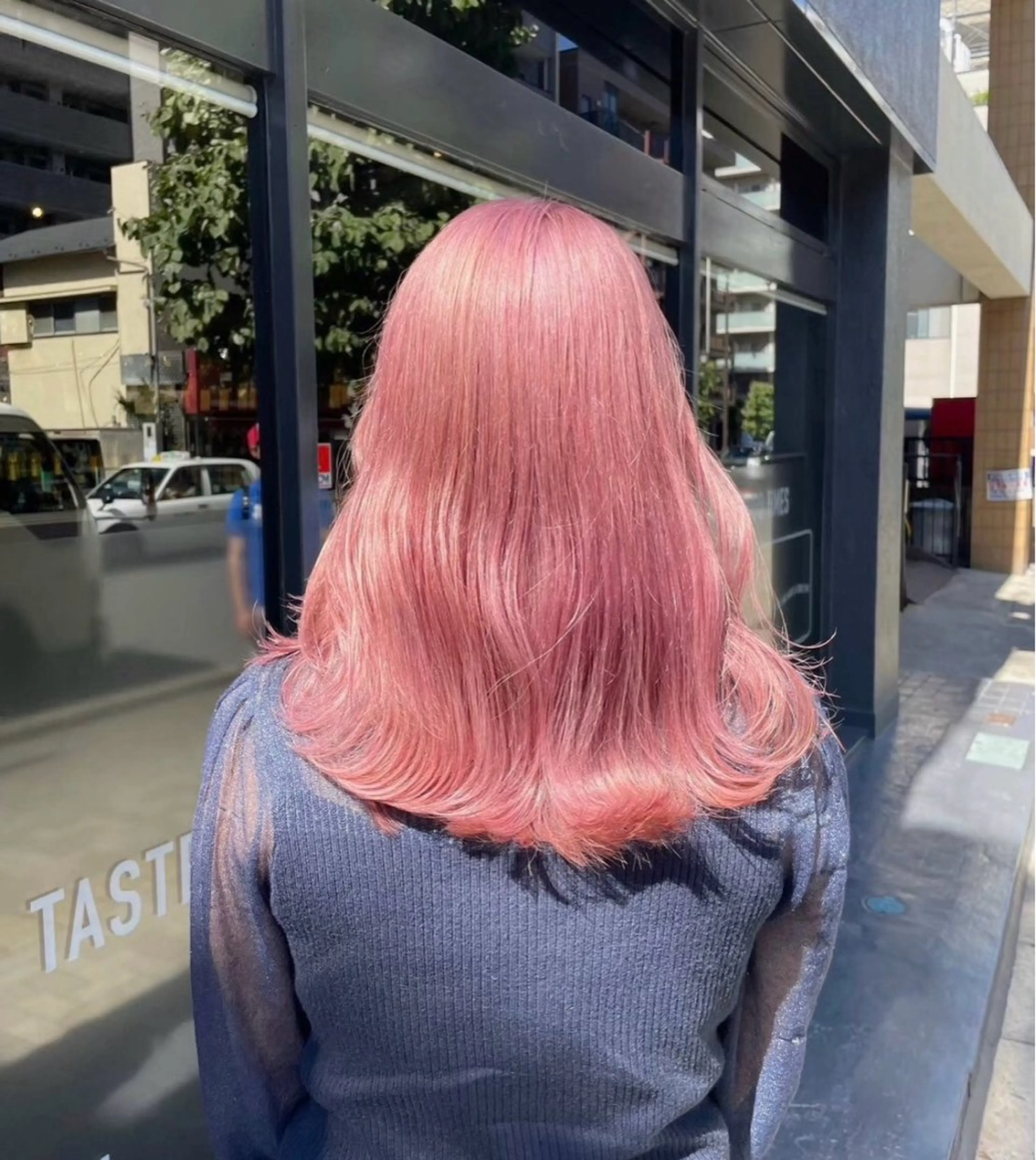 セミロング カラー ヘアアレンジ ブリーチ ピンクカラー 🩵ダメージレス艶感 ハイトーン🩷のヘアスタイル