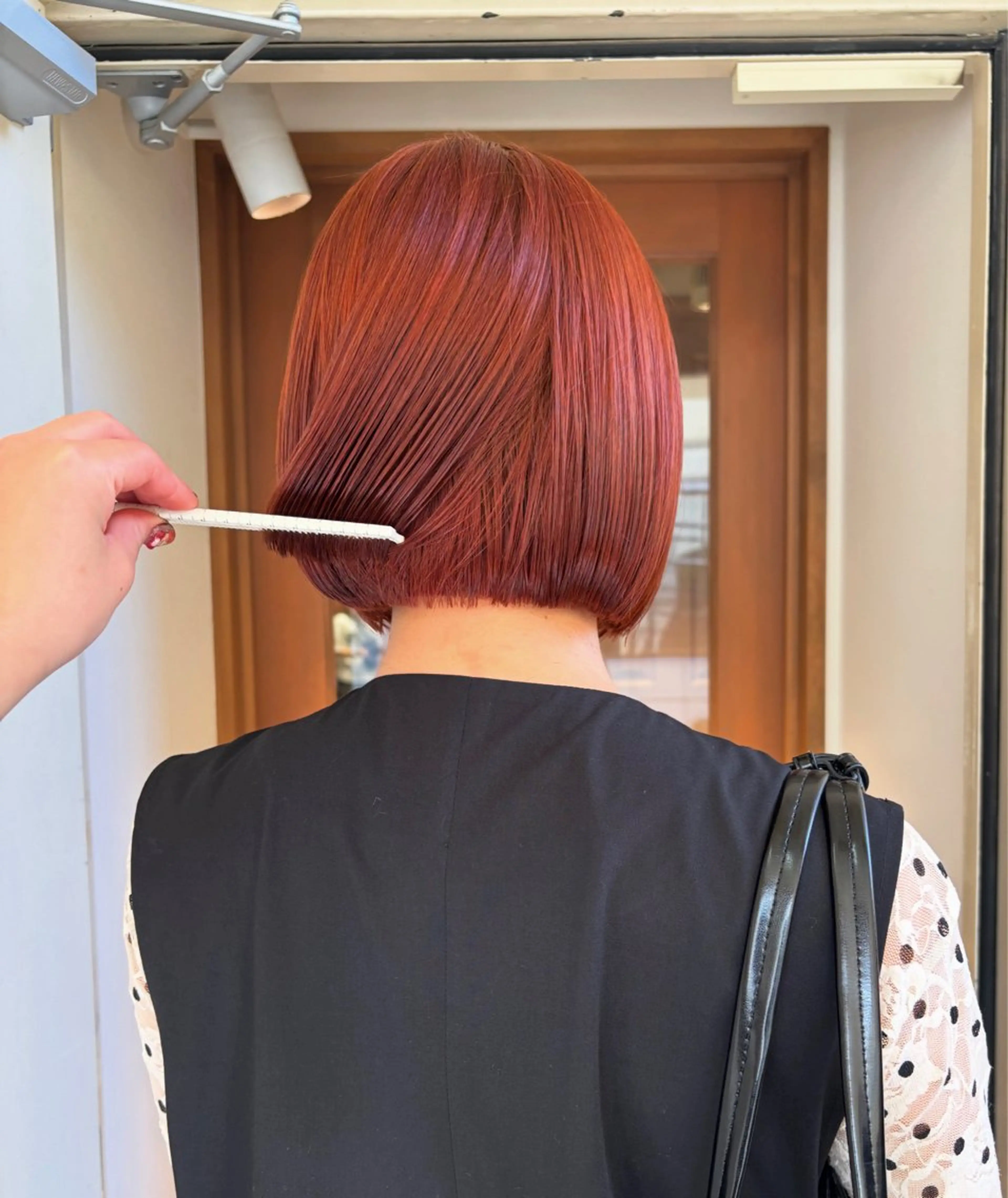 ショート カラー アッシュ ベージュカラー ブリーチ 透明感カラー ダブルカラー カット ヘアカラー トリートメント mei｜顔まわり ×透明感カラーのヘアスタイル