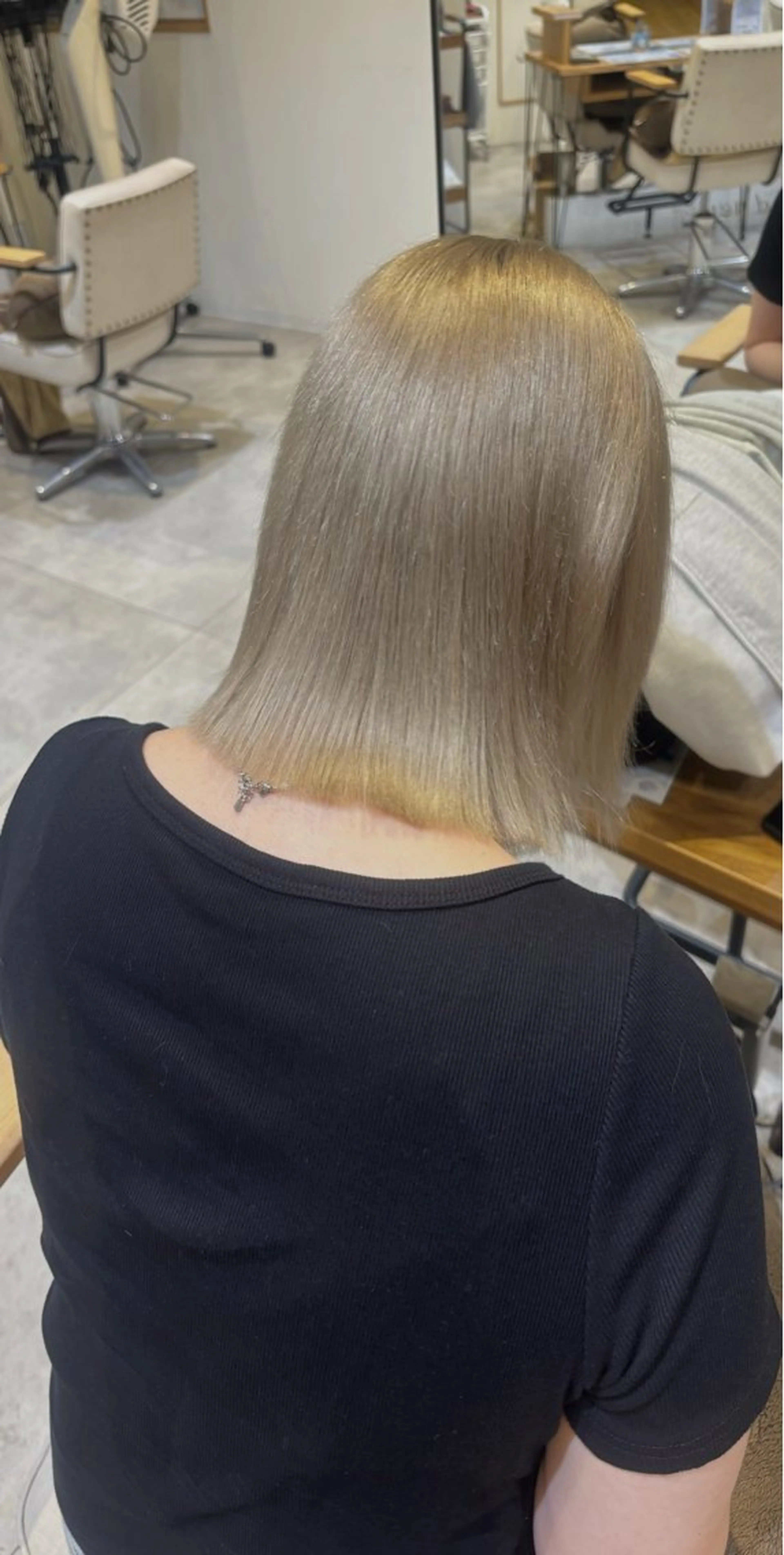 ミディアム 名嘉 穂乃花のヘアスタイル