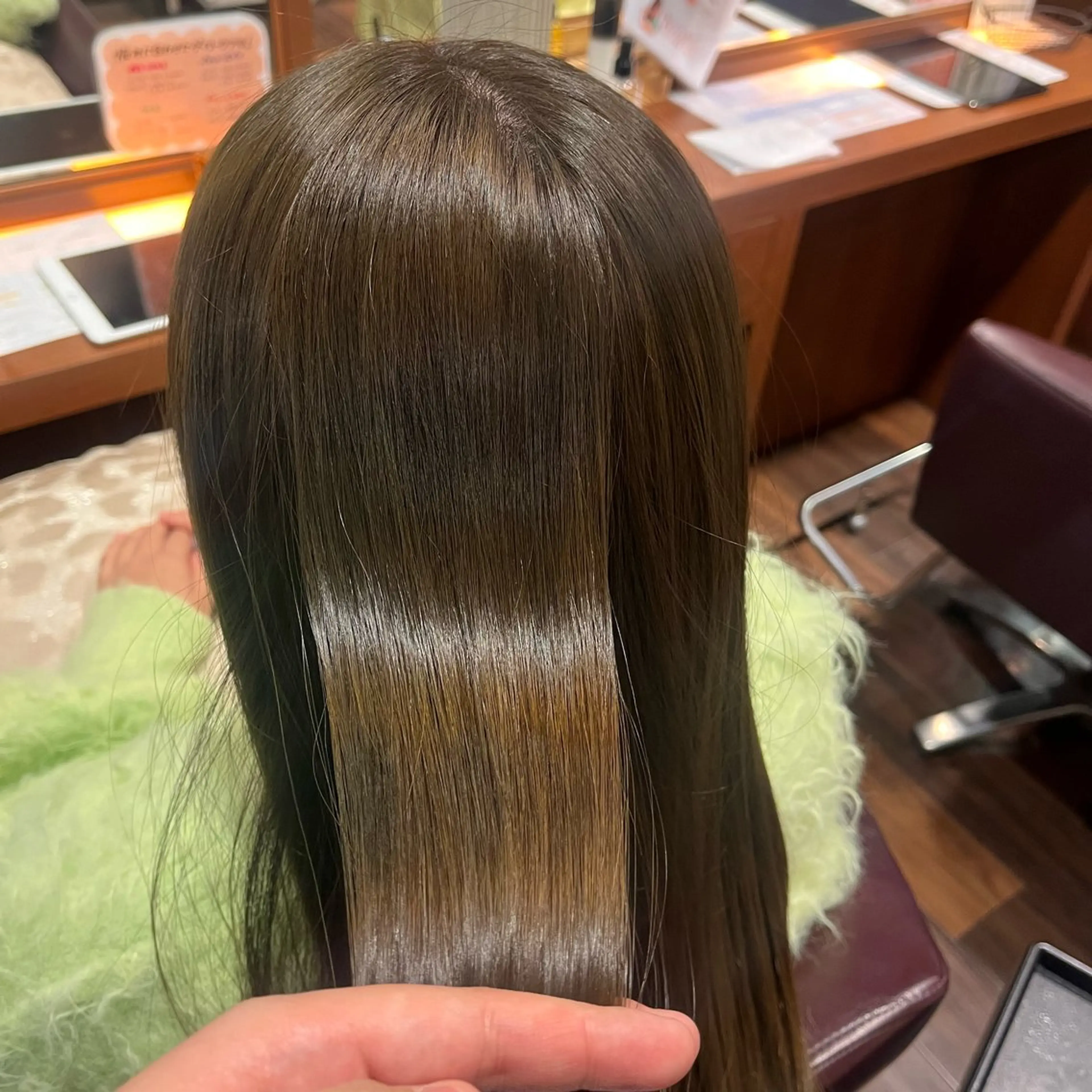 ロング カラー 透明感カラー 髪質改善 トリートメント ヘアカラー トリートメント よしだ しおりのヘアスタイル