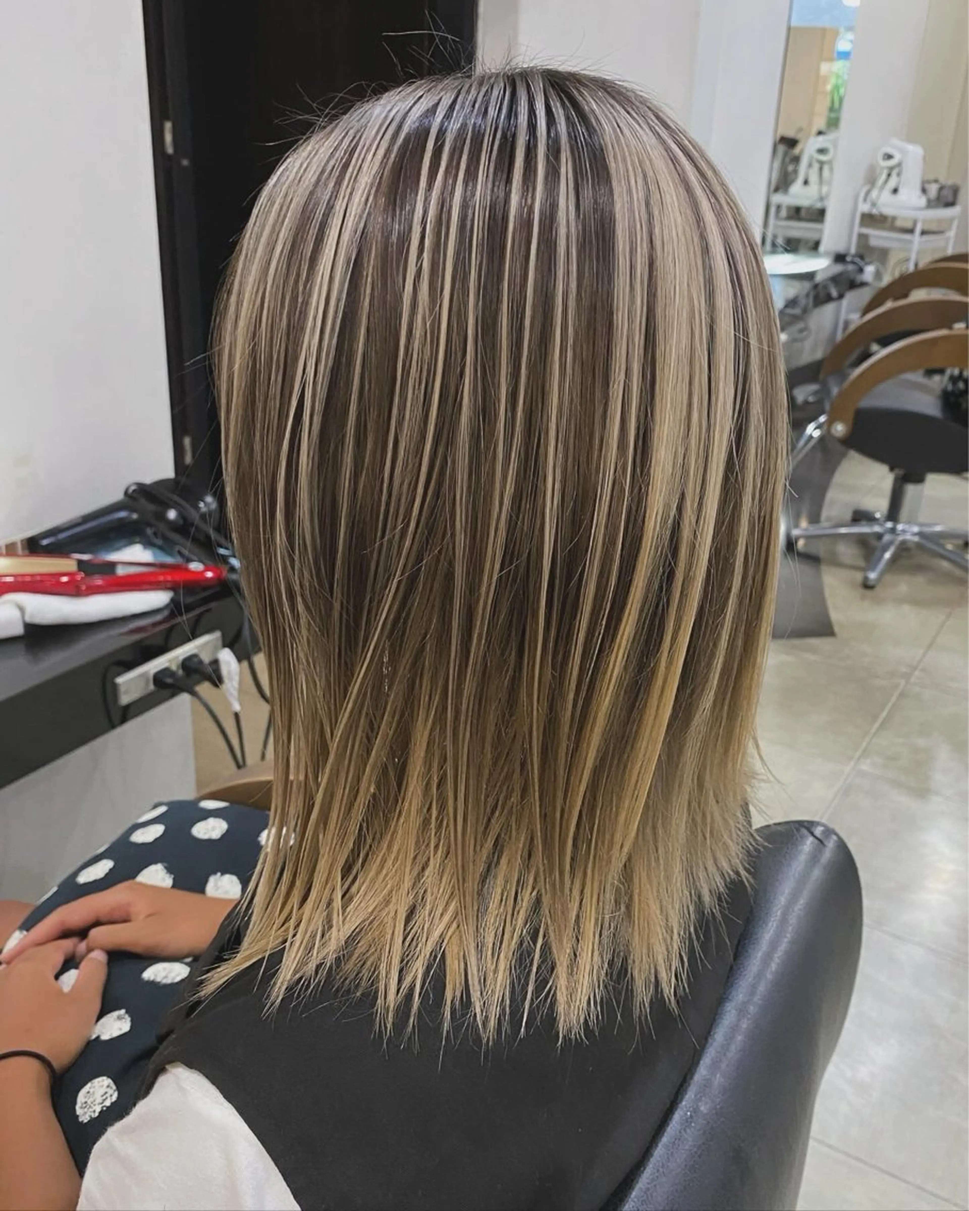 ミディアム カラー ヘアアレンジ バレイヤージュ レイヤーカット DISCOHAIRsanc（ルジャルダン町田）所属・烏山 達也のヘアスタイル