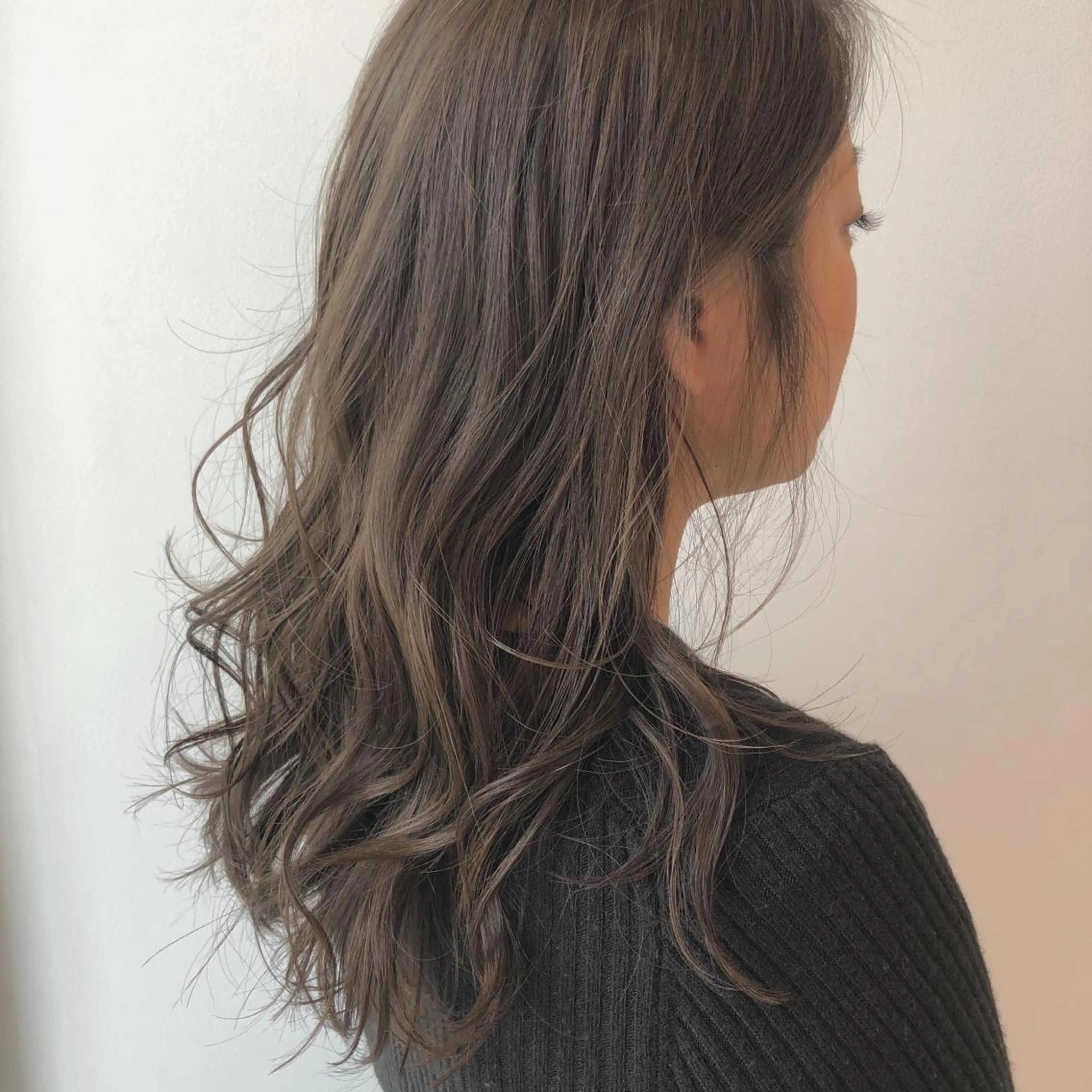 ロング カラー グレージュ ヤマモト マイのヘアスタイル