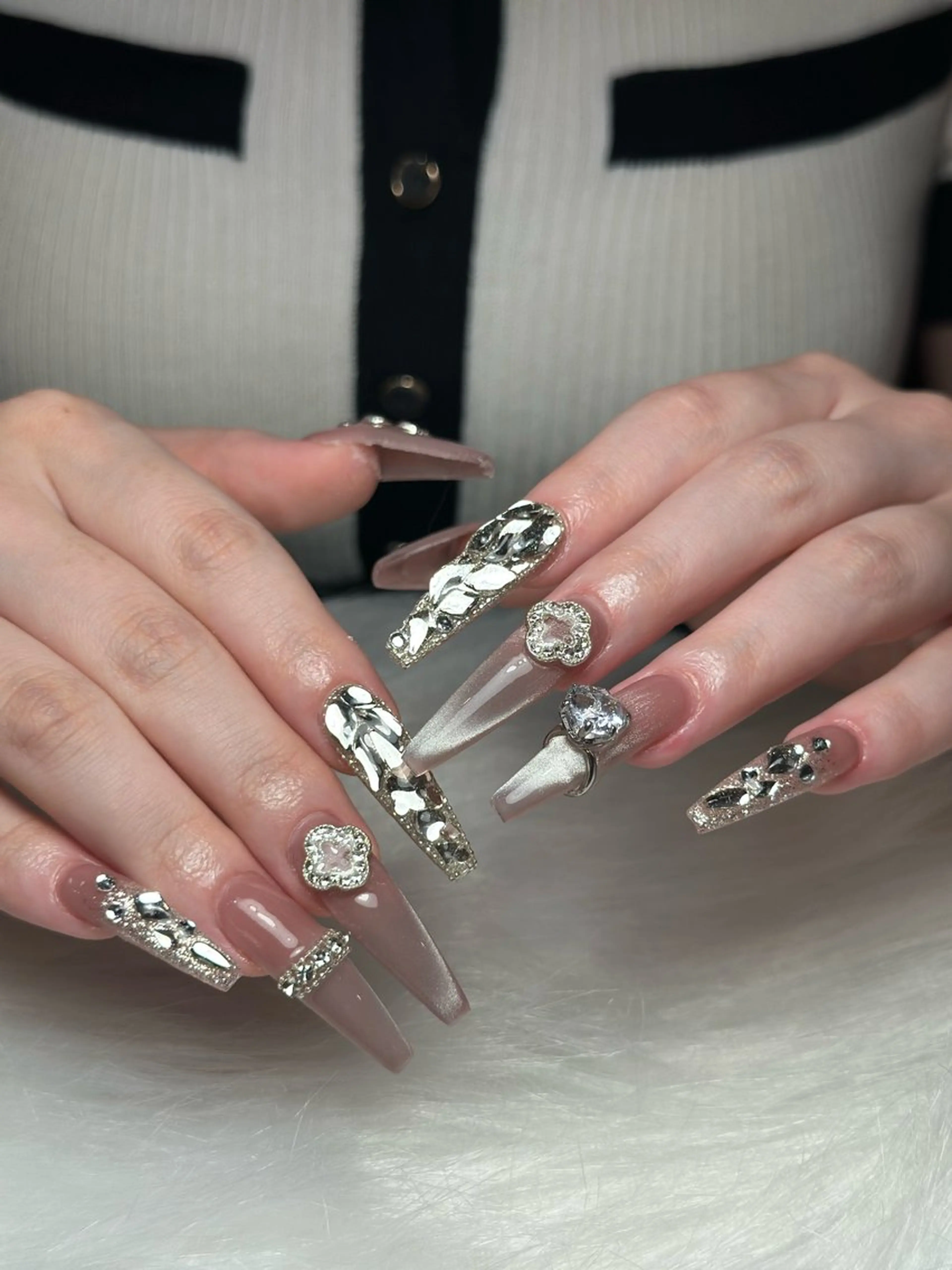 ネイル フレンチネイル グラデーション 韓国ネイル マグネットネイル シンプルネイル ハンドネイル CoMo Nail Studio所属・CoMo Nailのネイルデザイン