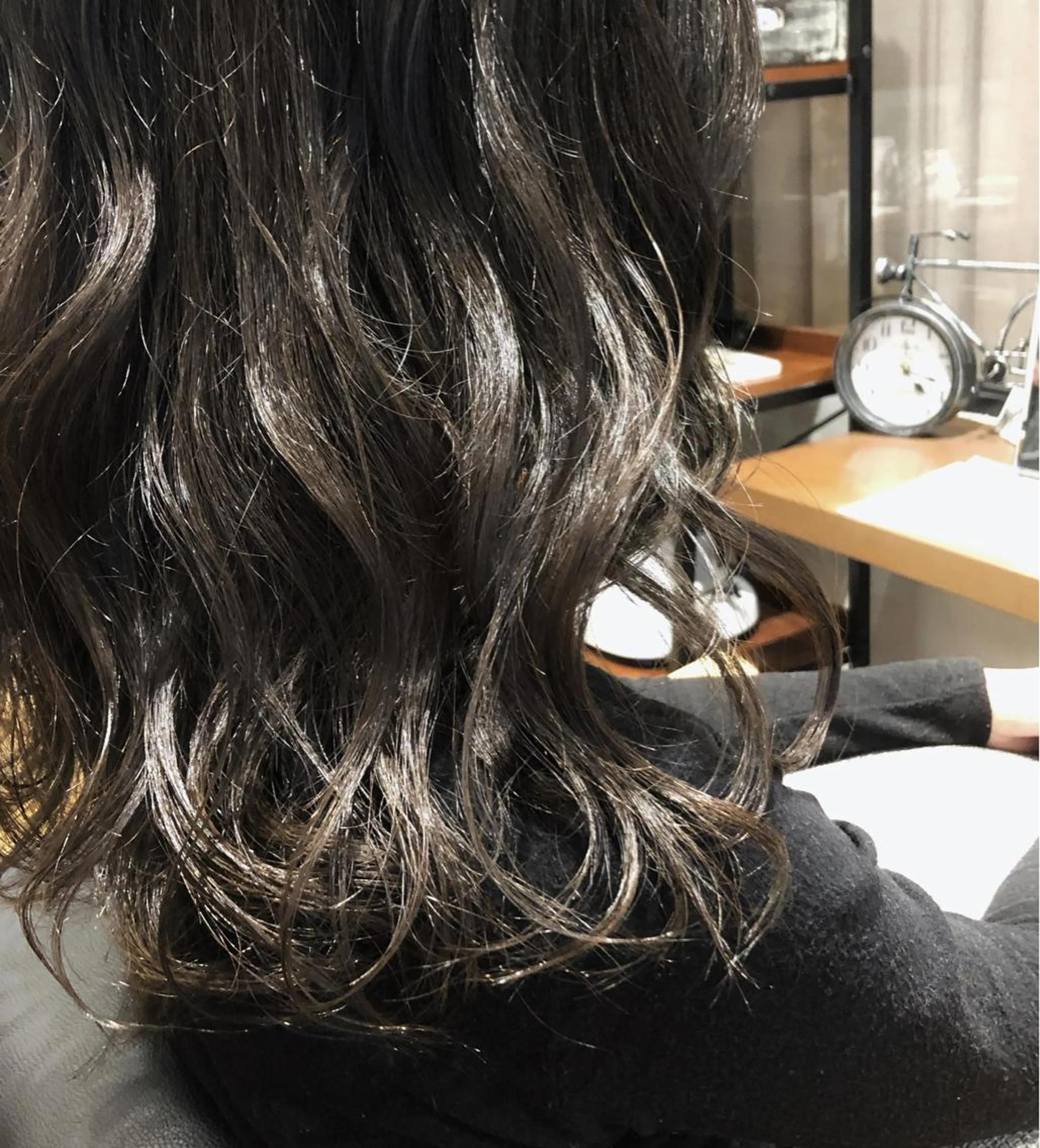 ミディアム カラー グレージュ ハイライトカラー シルバー シルバーグレージュ ハイライト ヘアカラー トリートメント ◇おの あすか◇のヘアスタイル