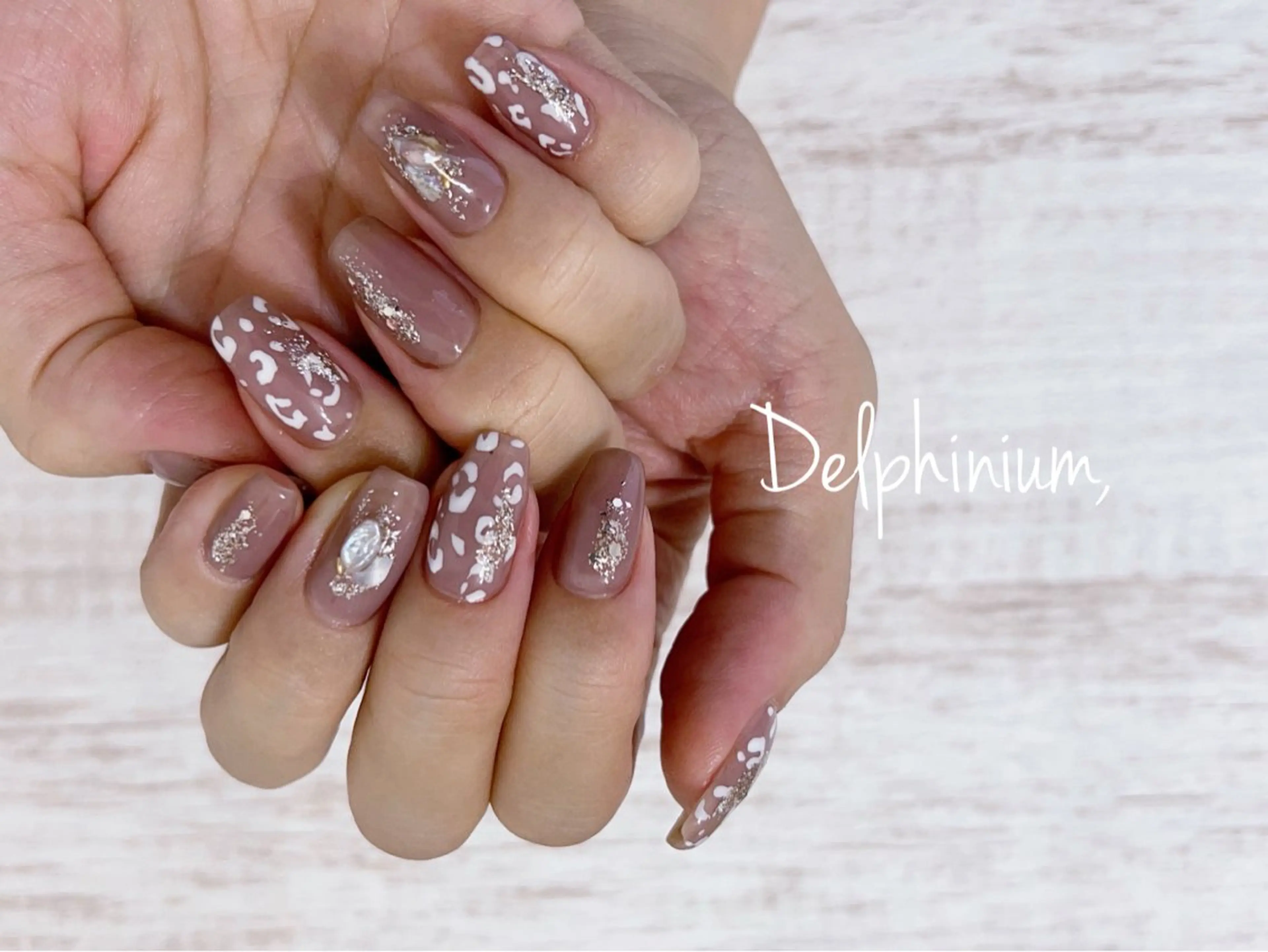 ネイル アニマル柄 オフィスネイル ホワイト ハンドネイル 岡本 友恵のネイルデザイン