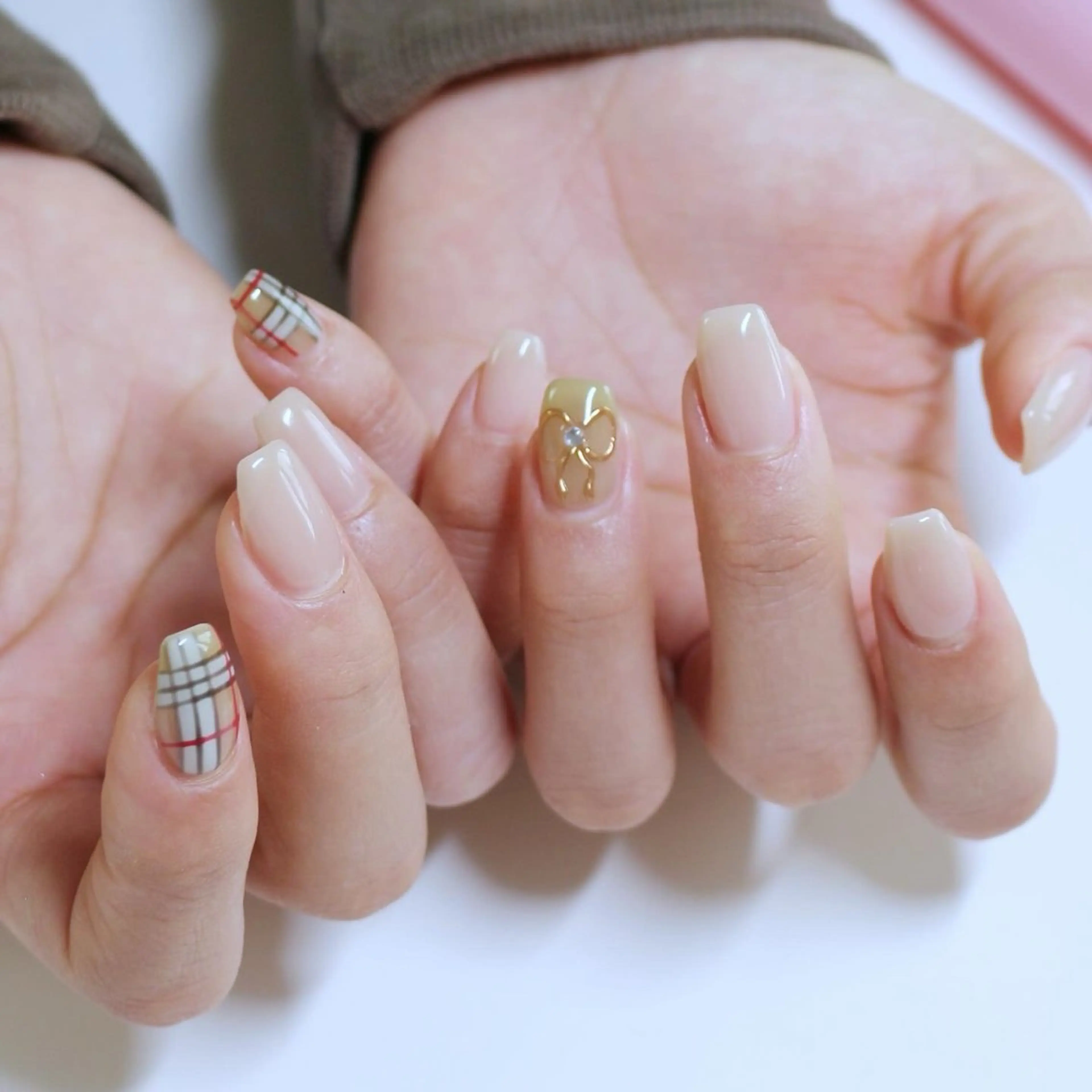 ネイル ぷっくりネイル リボン シンプルネイル ハンドネイル Baku Nailsのネイルデザイン