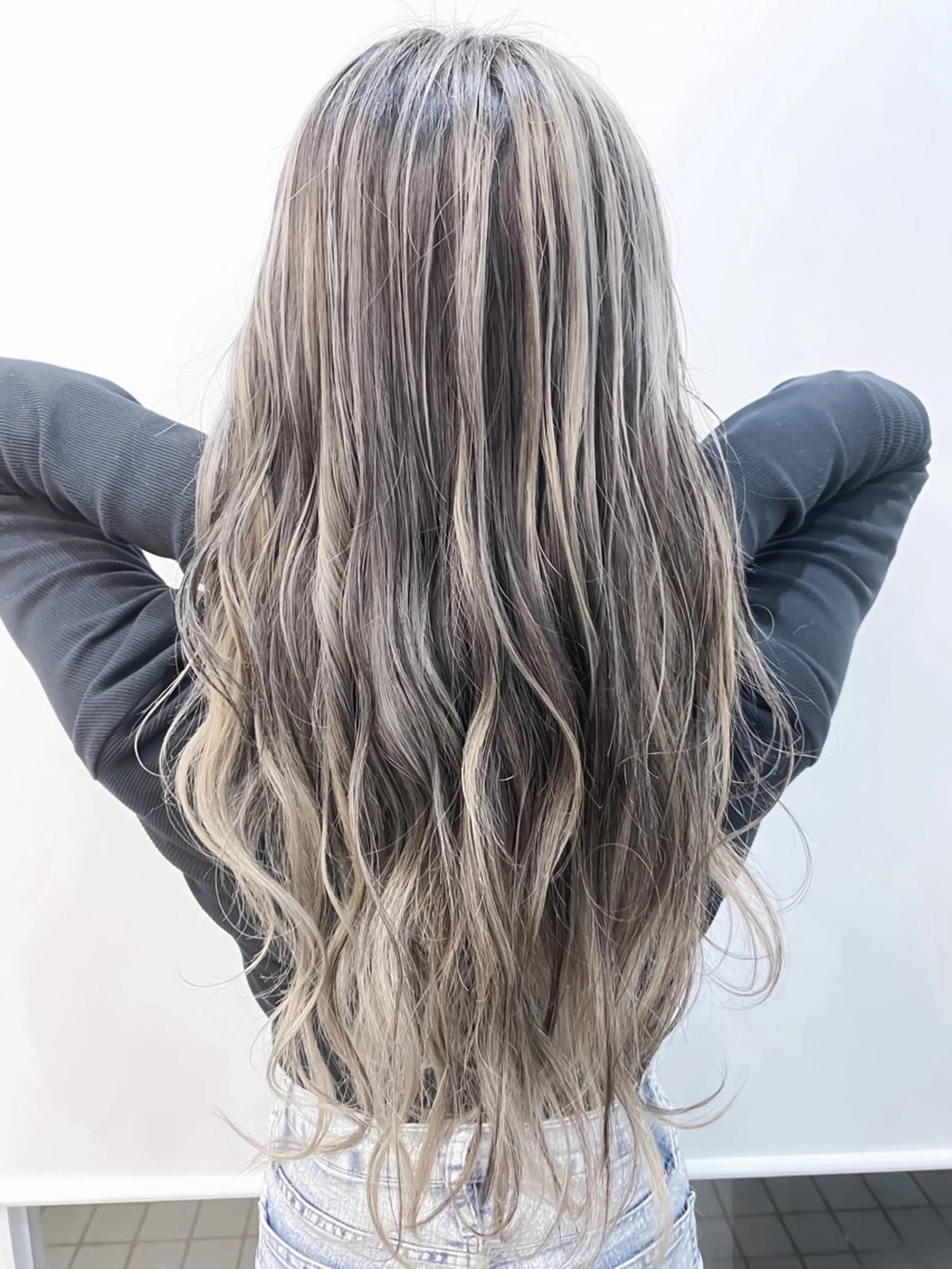 ロング カラー ヘアアレンジ バレイヤージュ ブリーチ 透明感カラー ハイライトカラー ハイライト カット ヘアカラー トリートメント 竹内ケンゴ🇰🇷 EIGHT藤沢のヘアスタイル