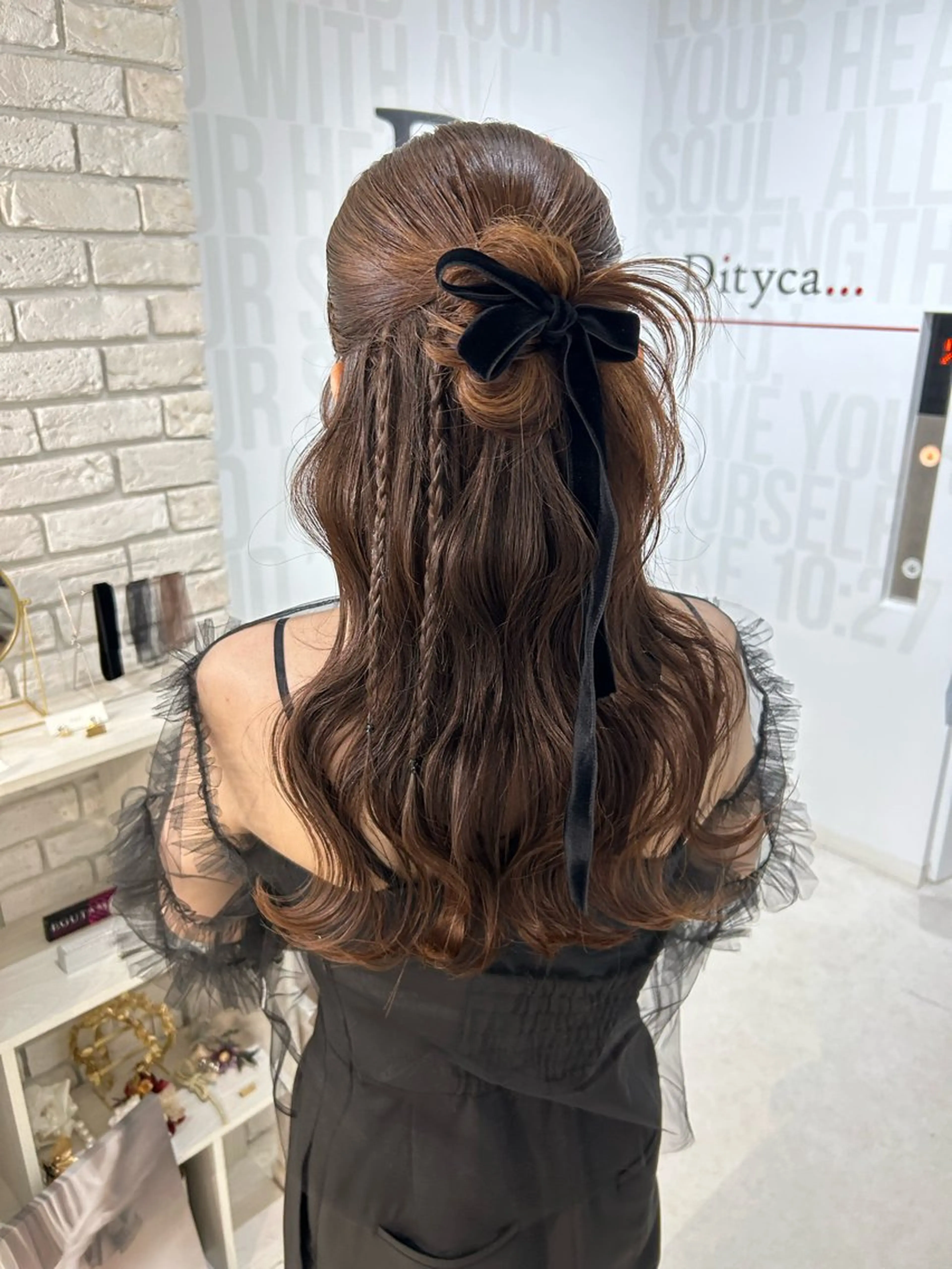 ヘアアレンジ ハーフアップ 奥出 祐菜のマツエク・マツパデザイン