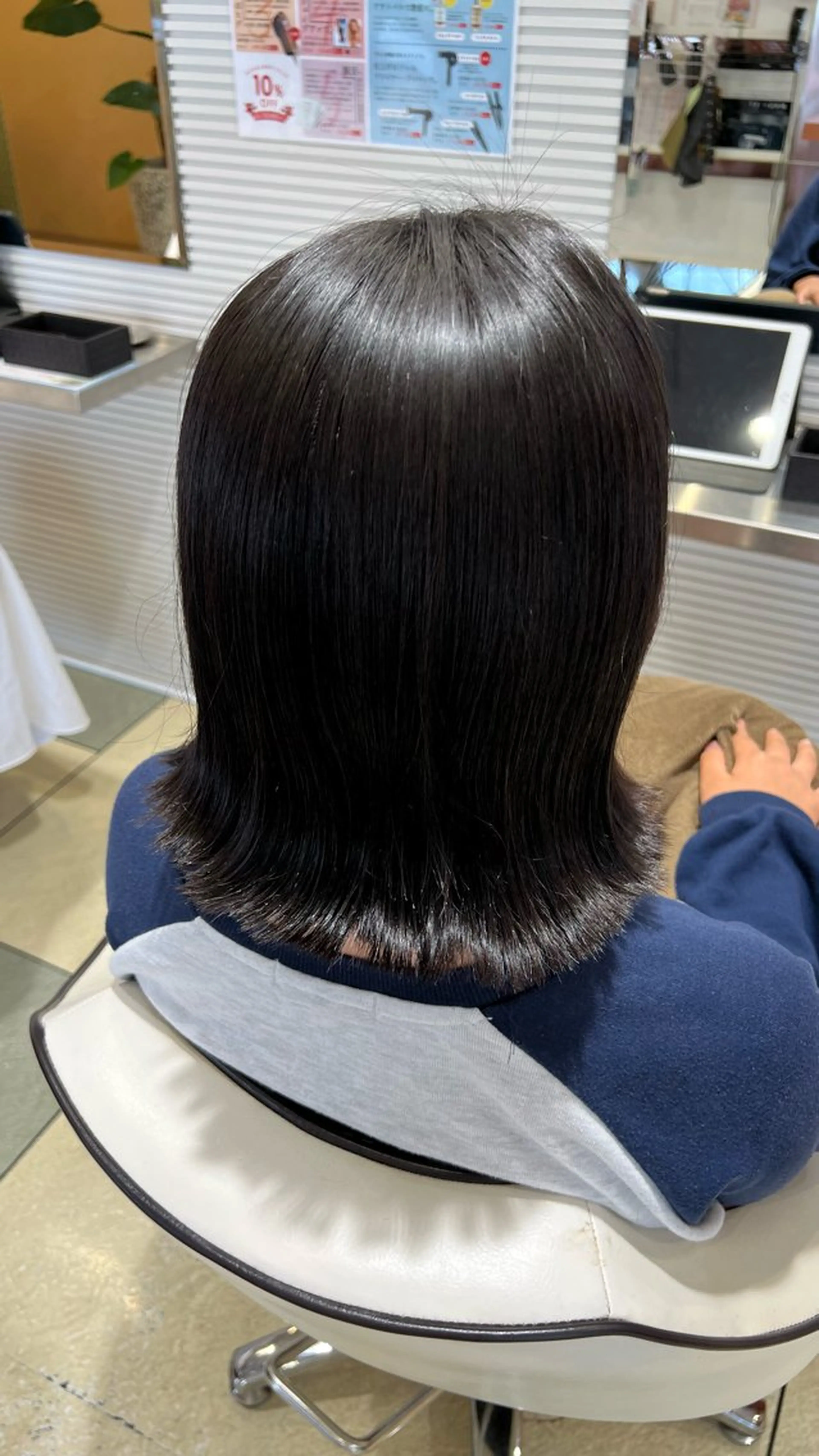 ミディアム カット ☘️折戸結菜☘️ ハイトーンカラーのヘアスタイル