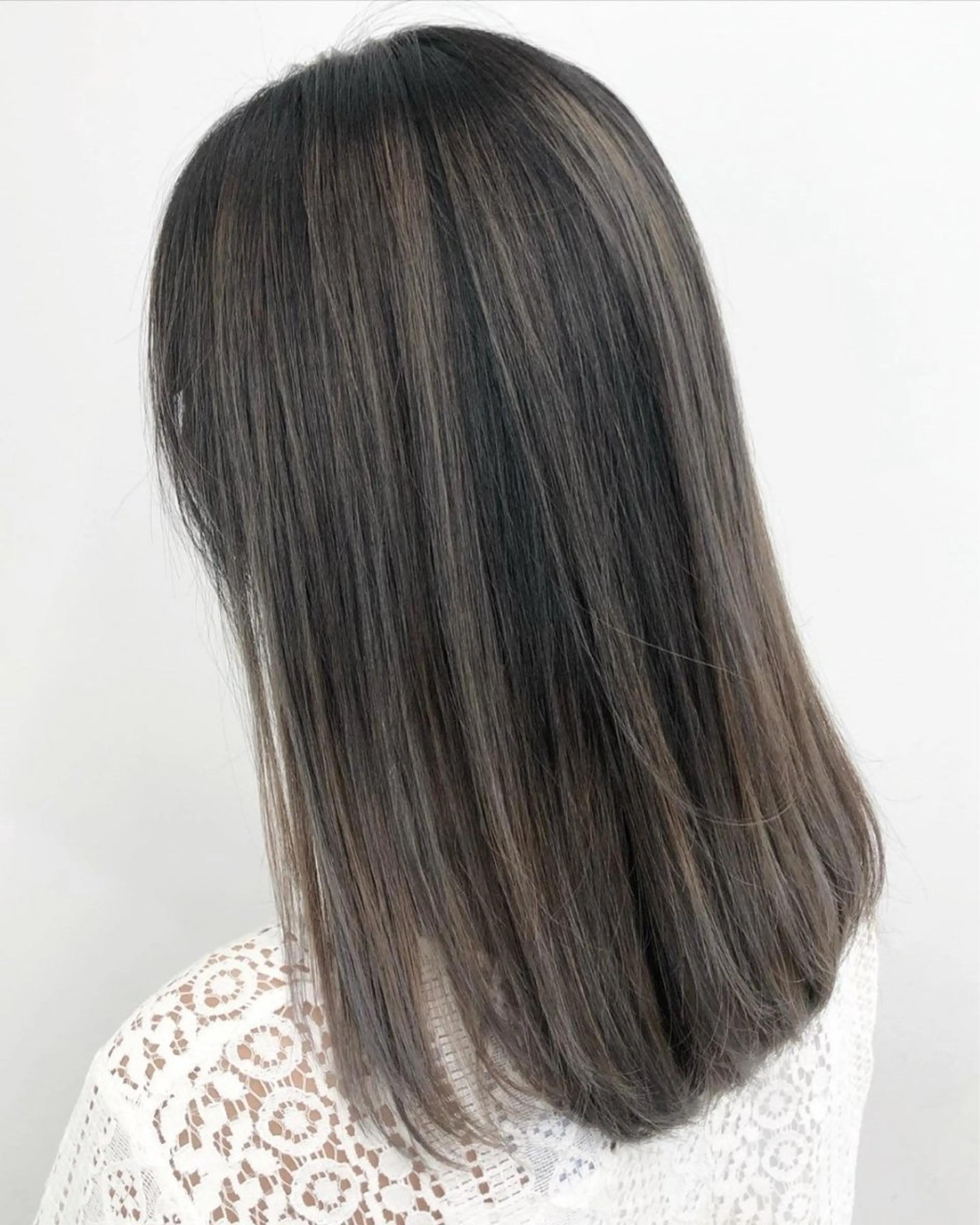 セミロング 🌟透け感カラー 髪質改善Ando🌟のヘアスタイル