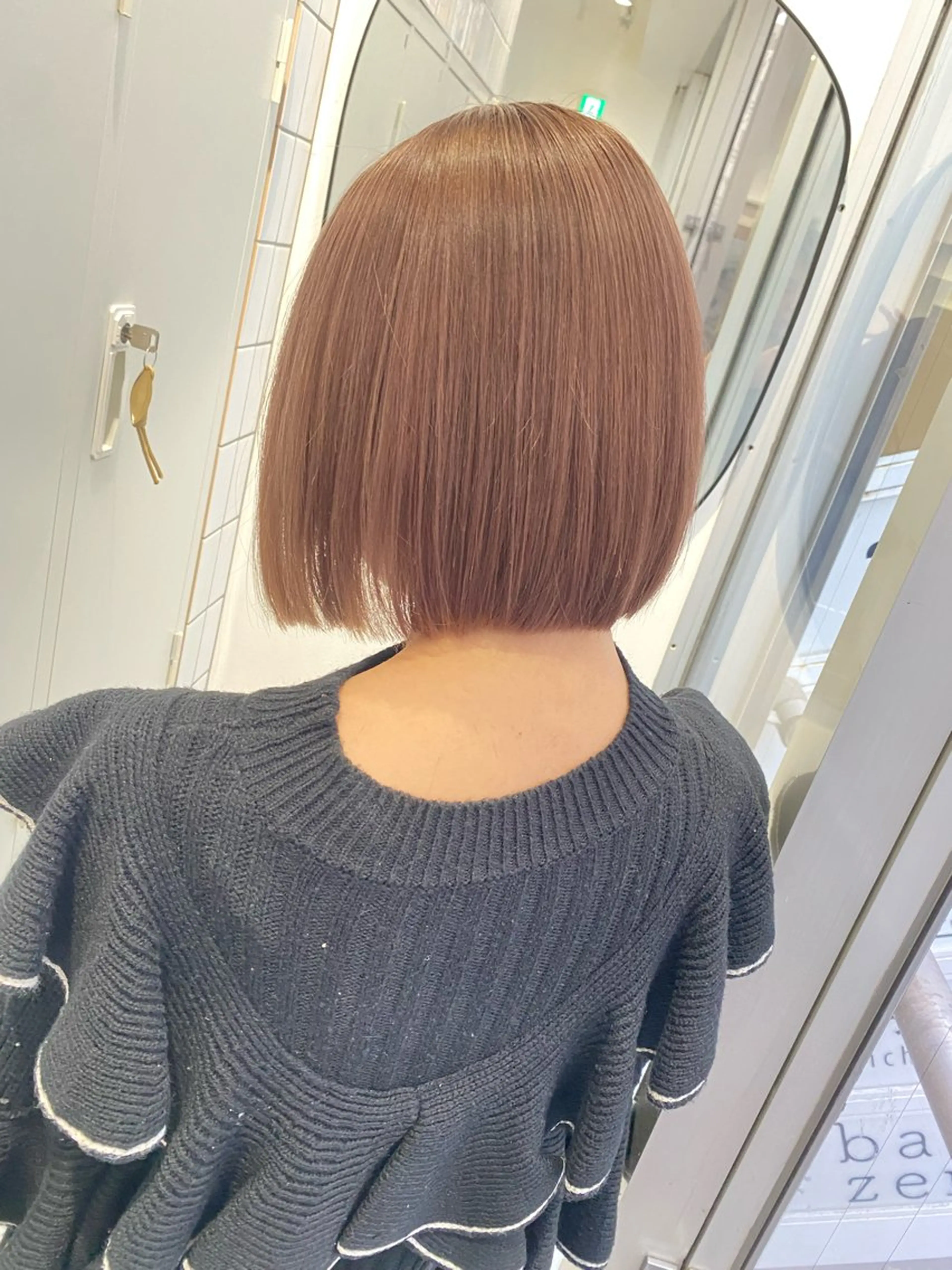 ショート カラー ベージュカラー ボブ SALOWIN新宿三丁目【サロウィン】所属・レイヤー/ハッシュ /透明感カラー/青木のヘアスタイル