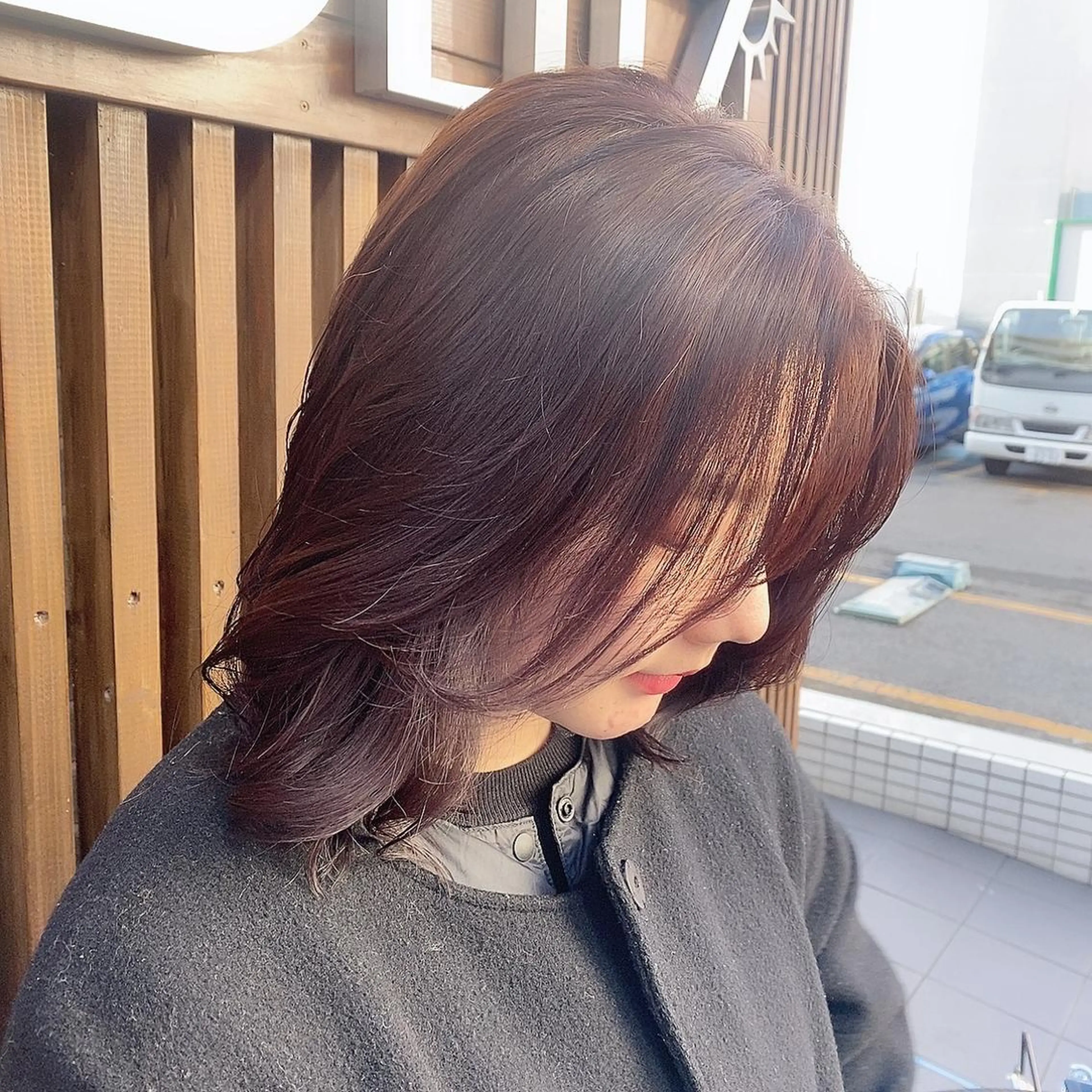 ミディアム カラー ブラウンカラー カシス カット ヘアカラー 女性目線でつくる ショートayakaのヘアスタイル
