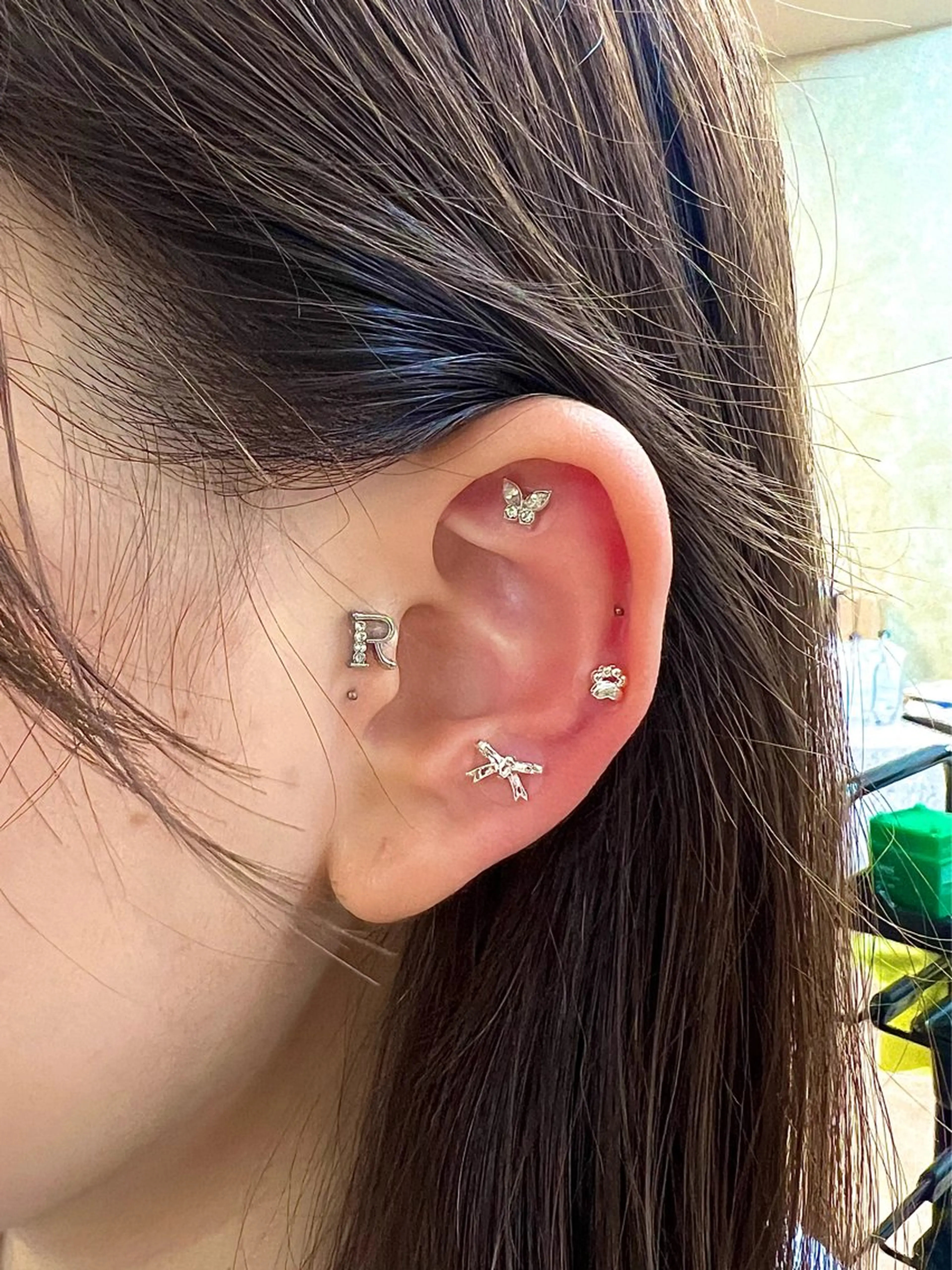 【🪄SNSで話題沸騰】耳ツボジュエリー12粒まで¥3300の写真