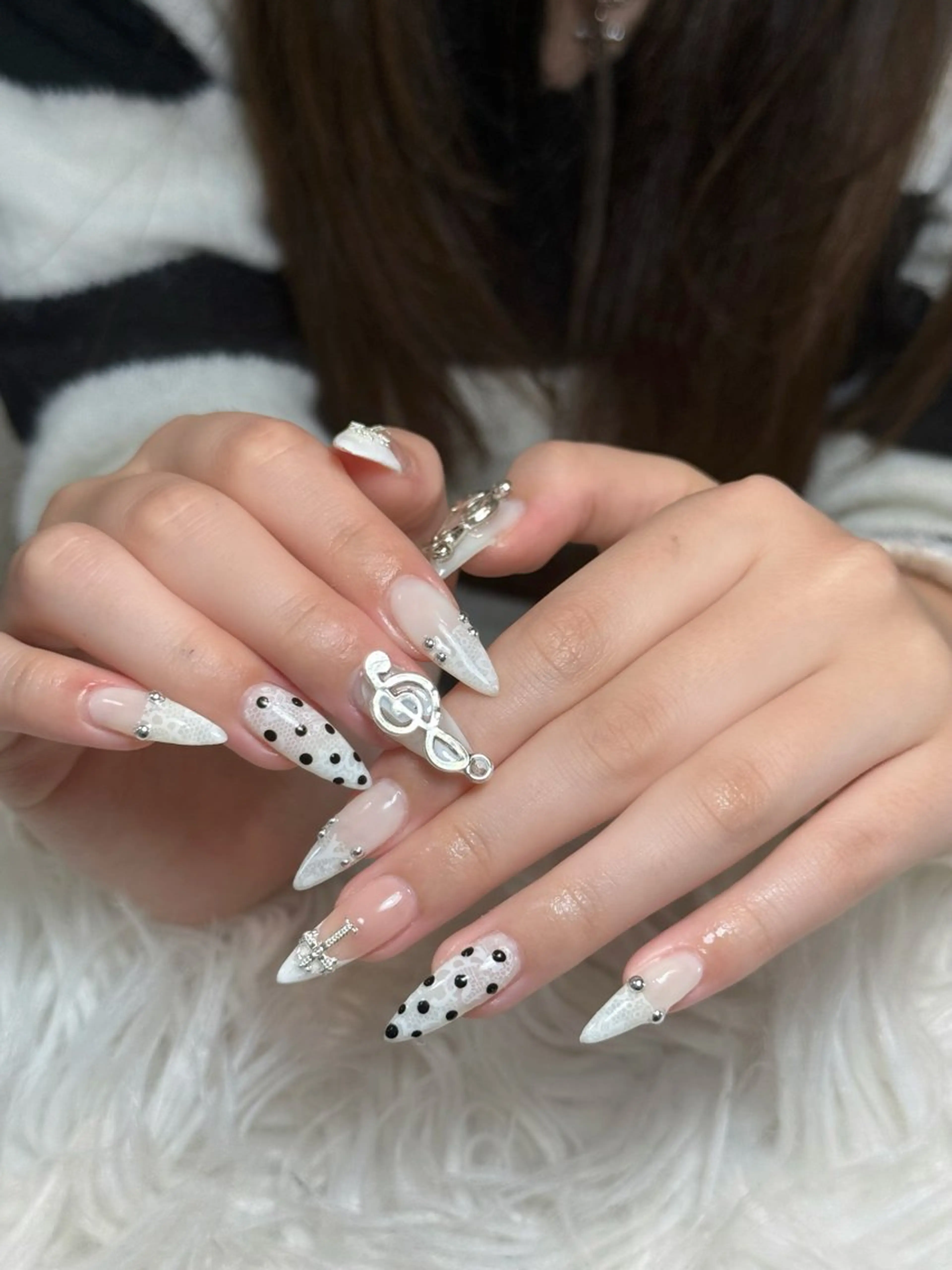 ネイル オーロラネイル ボルドー ブラウン 氷ネイル・うるうるネイル キラキラネイル ハンドネイル Julli ジュリのネイルデザイン