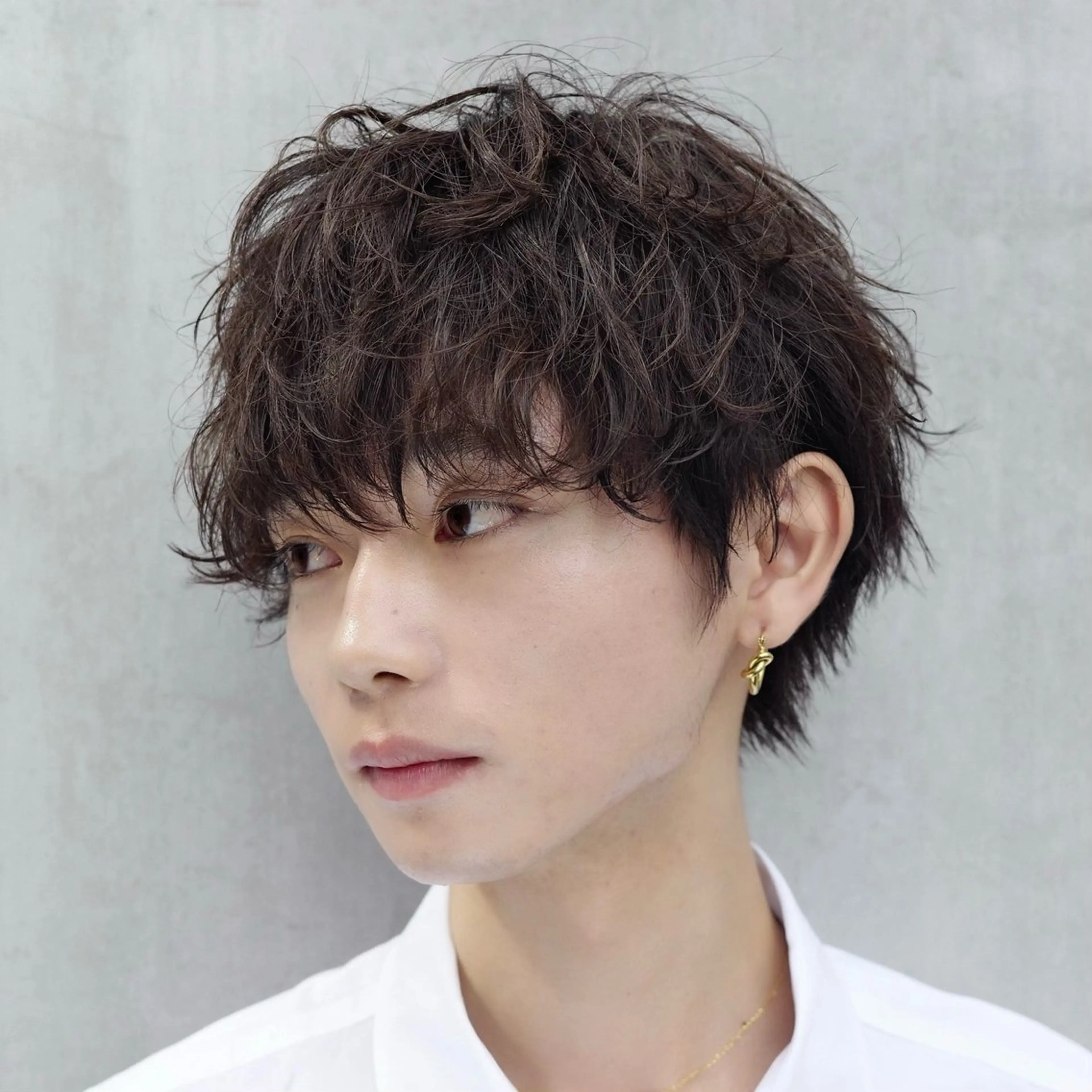 メンズ センターパート コンマヘア メンズデザインカット ダウンパーマ フェザーパーマ カット パーマ ヘアセット 表参道メンズパーマ フェザーパーマのヘアスタイル