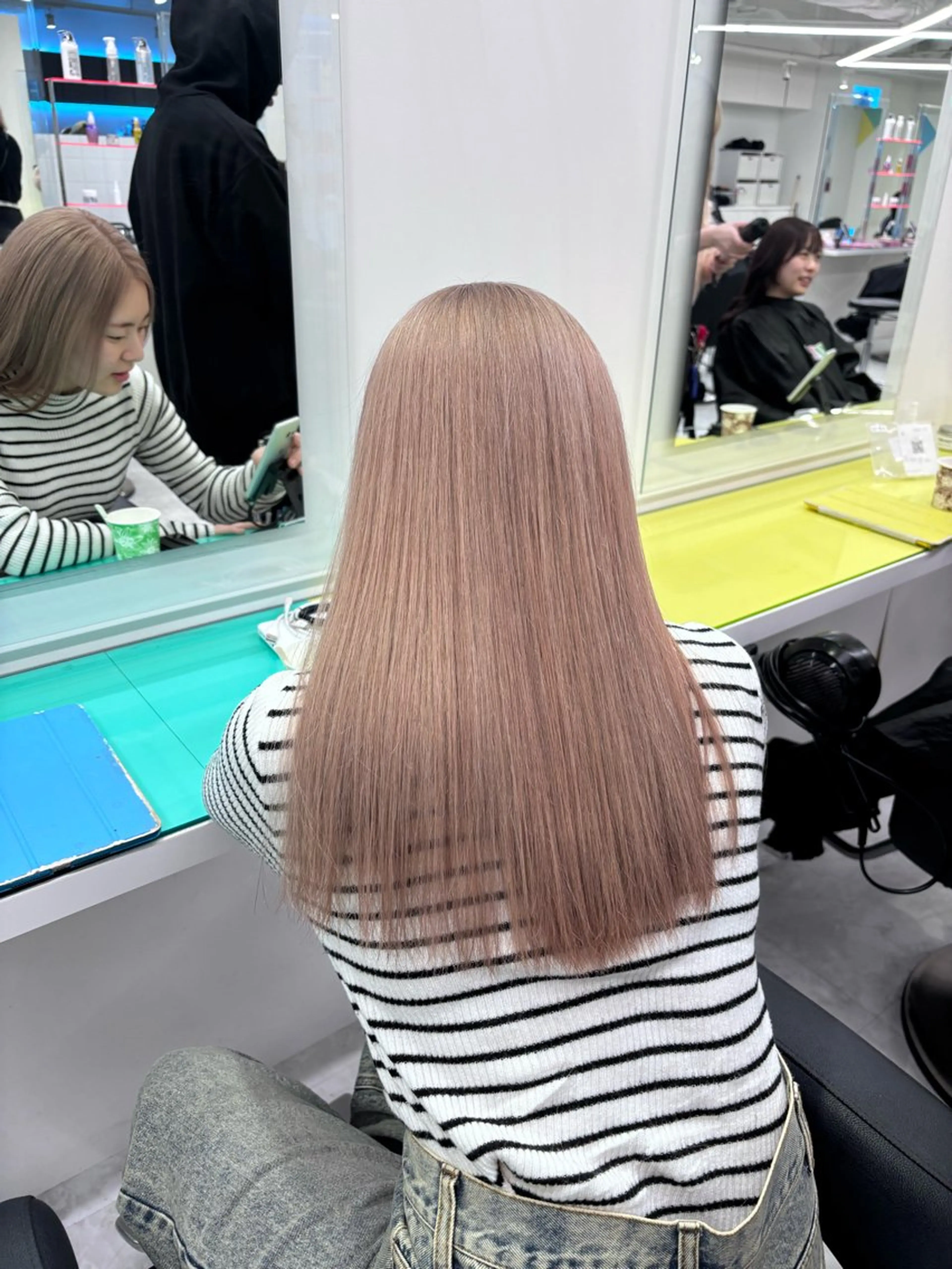 ロング カラー ヘアカラー ダメージレスハイ トーン💖kanonのヘアスタイル