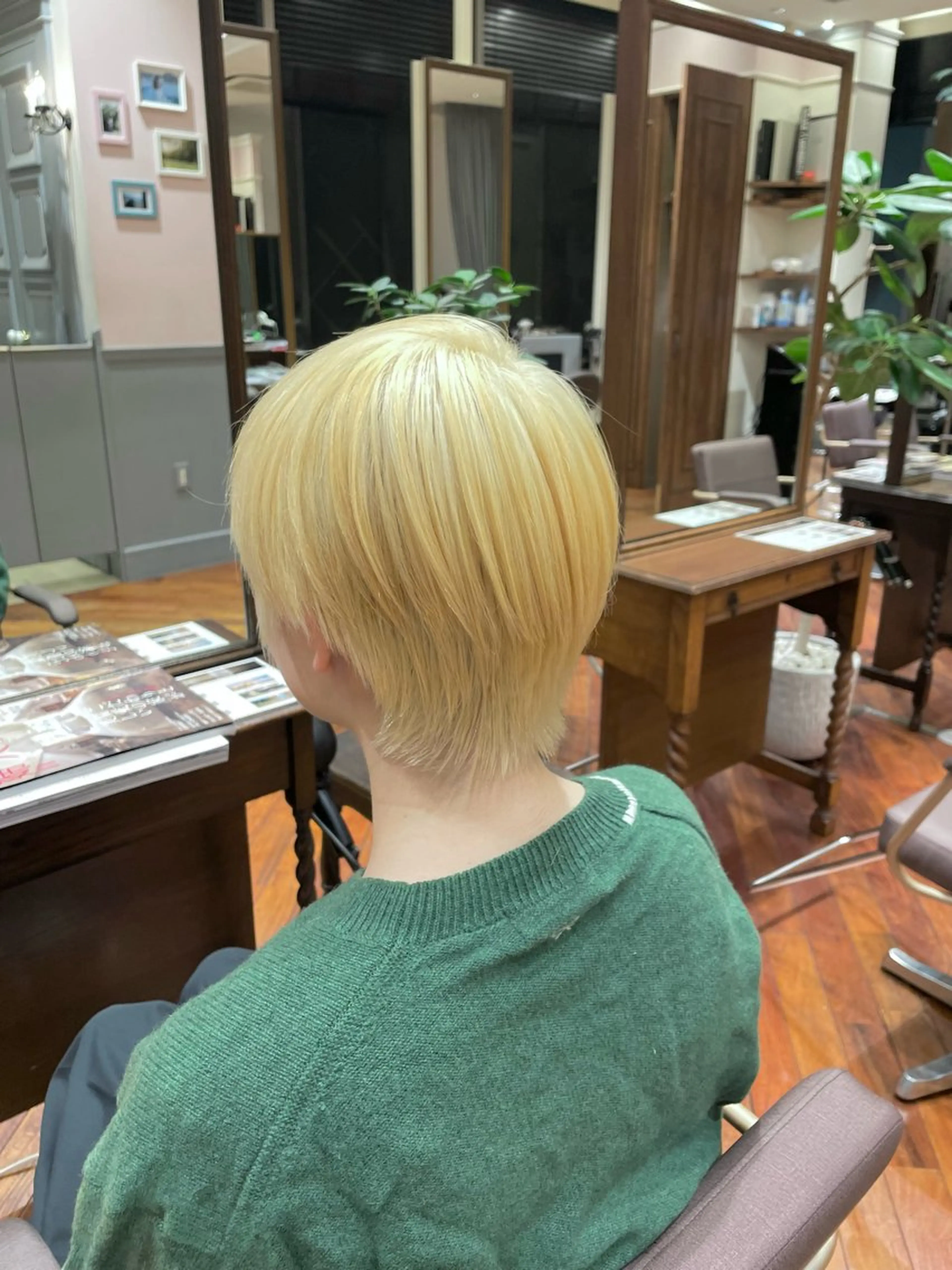 ショート カラー ブリーチ ブロンド ショートヘア 梅田　似合わせ特化 稲葉利也斗のヘアスタイル