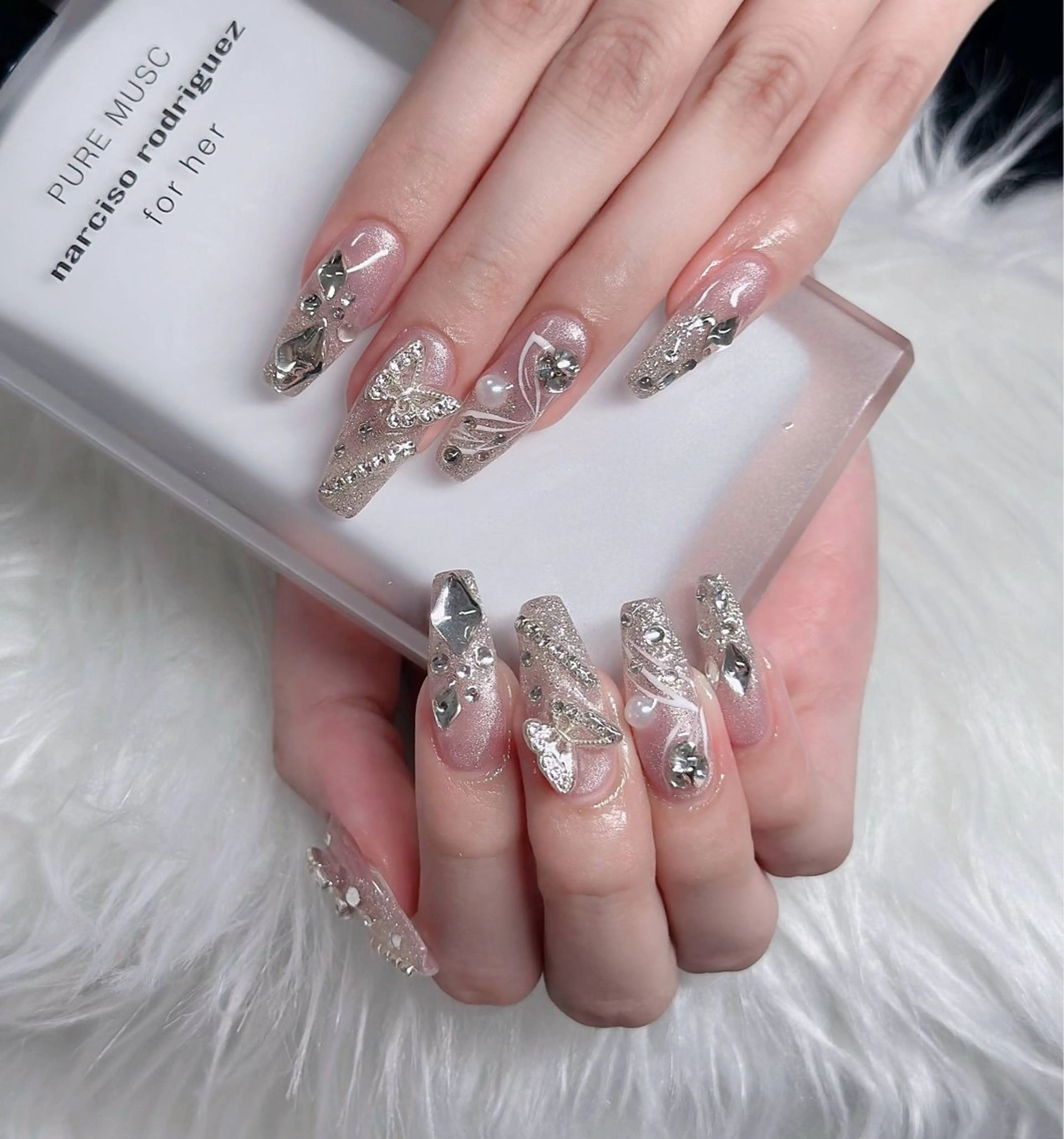 ネイル オーロラネイル フレンチネイル ジェルネイル ハロウィン キラキラネイル H.baby Nail Salon所属・H.baby Nail Salonのネイルデザイン