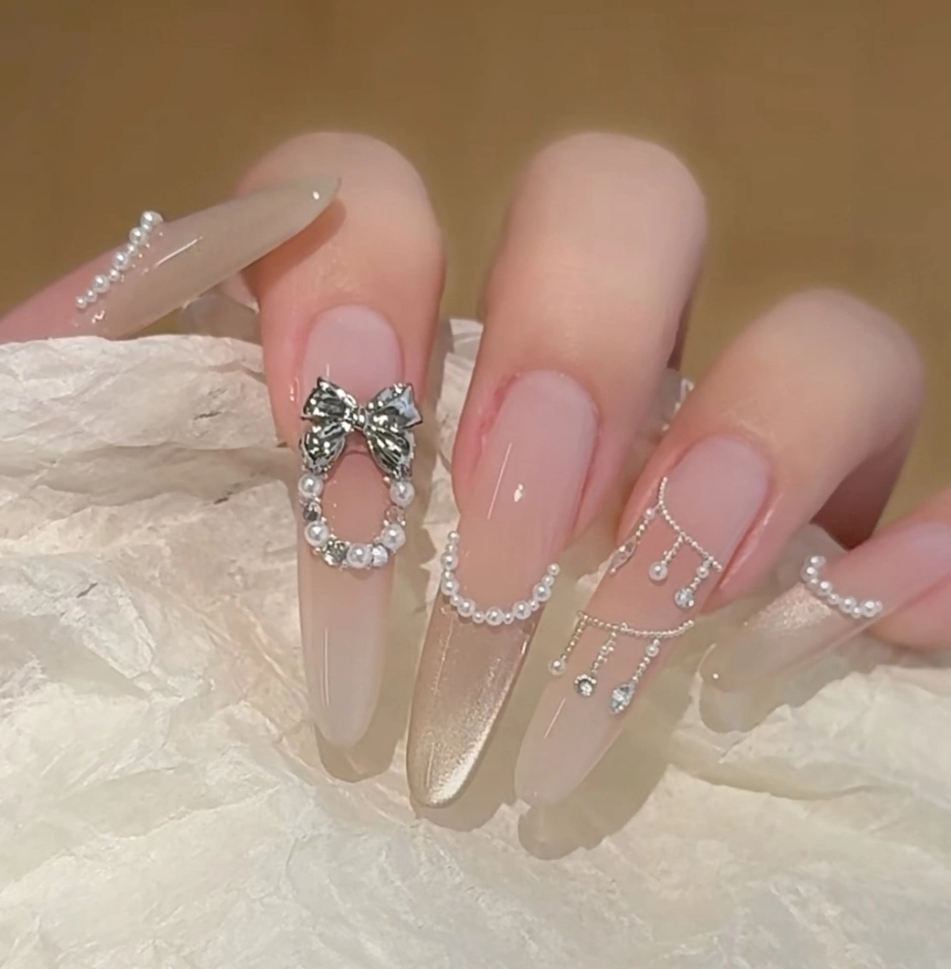 ネイル ボルドー ブラウン マグネットネイル ニュアンスネイル シンプルネイル ハンドネイル iNEKO所属・Lee Leeのネイルデザイン