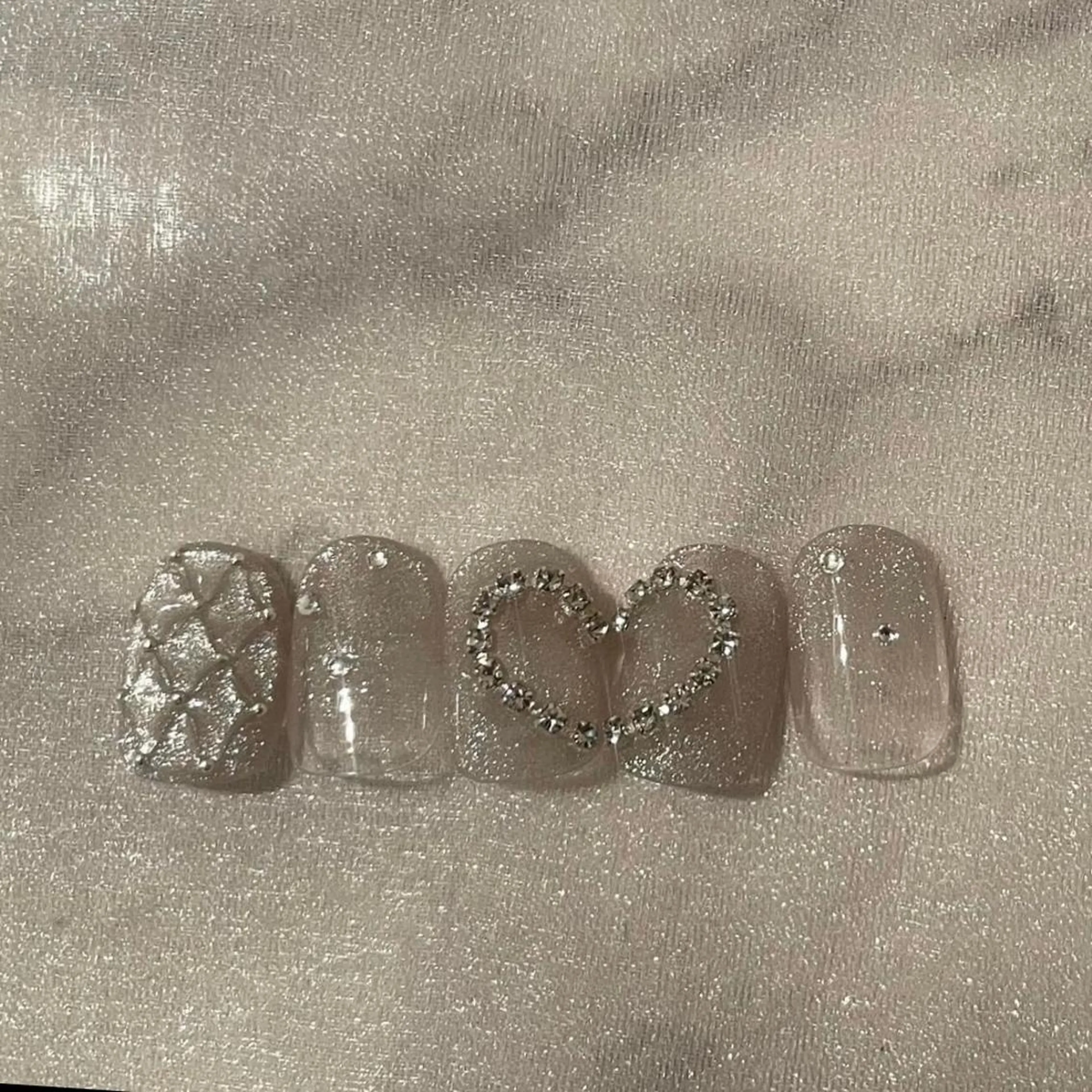 ネイル フレンチネイル ガーリー ハート 氷ネイル・うるうるネイル キラキラネイル ハンドネイル ハンドケア lyly.nail所属・lylynail YUUKAのネイルデザイン