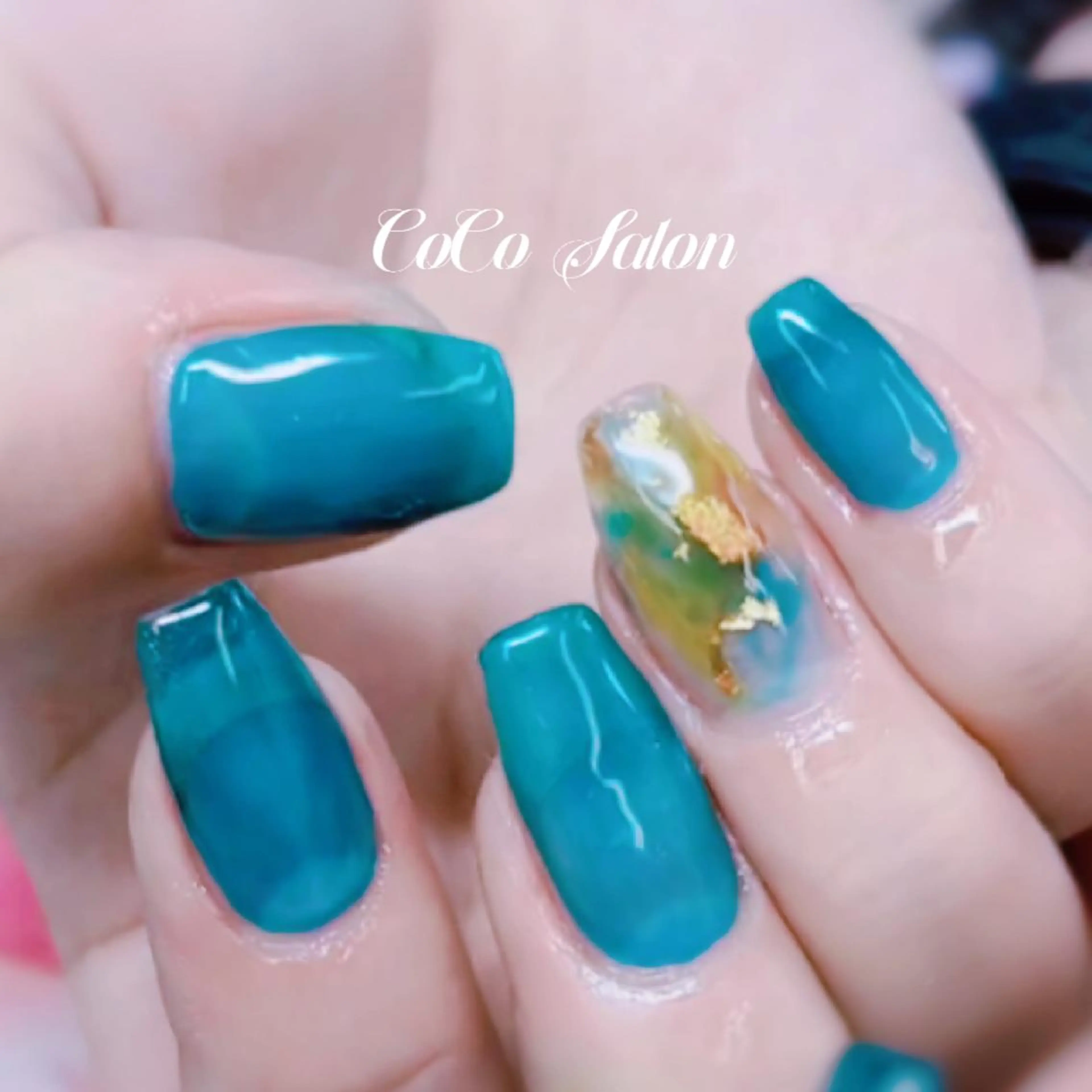 ネイル ブルー 長さ出し ニュアンスネイル 夏ネイル ハンドネイル CoCoSalon ネイル/まつ毛予約のネイルデザイン