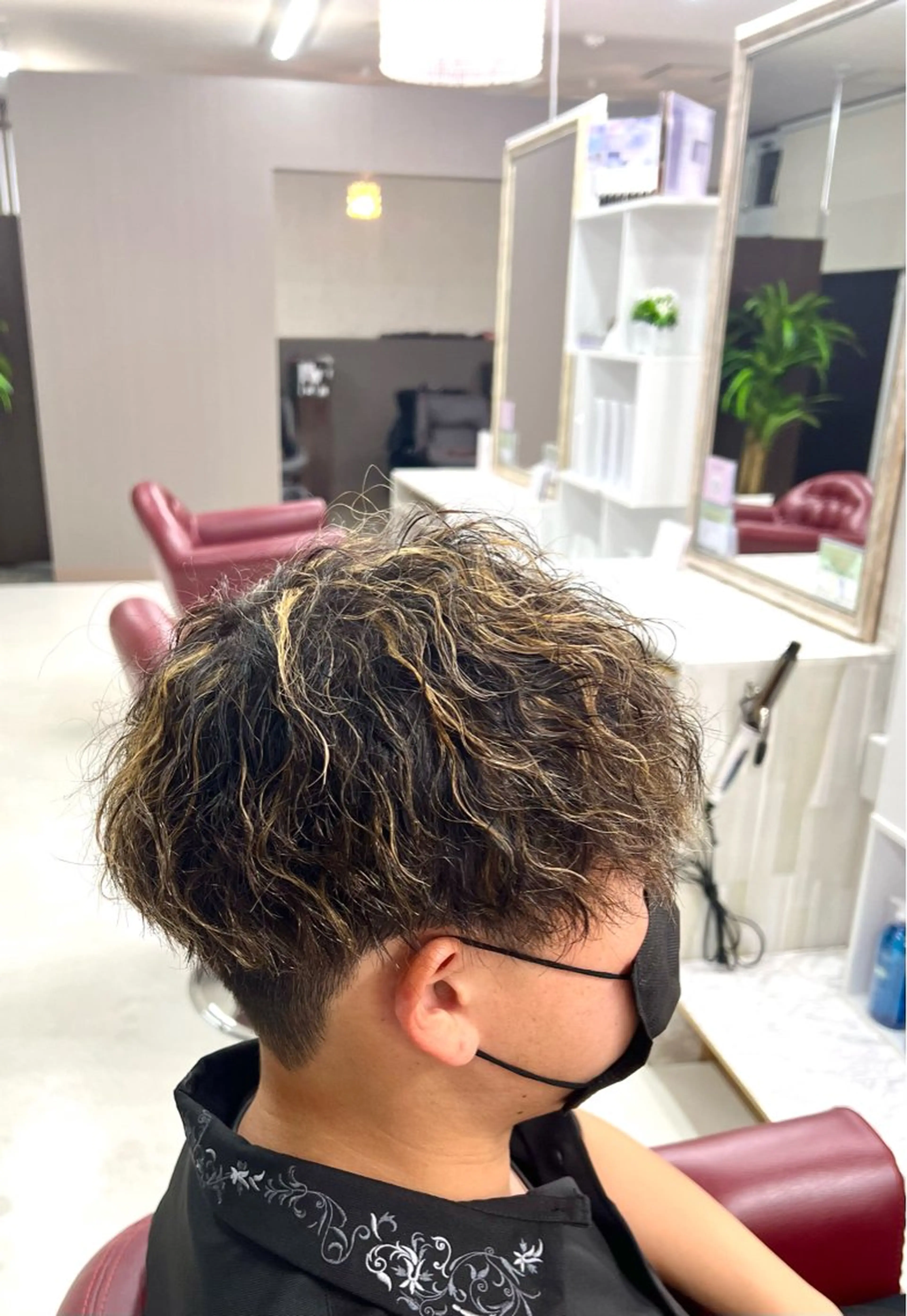 ショート カラー パーマ メンズ メンズメッシュ メンズパーマ 波巻きパーマ メッシュ KEN 🌟のヘアスタイル