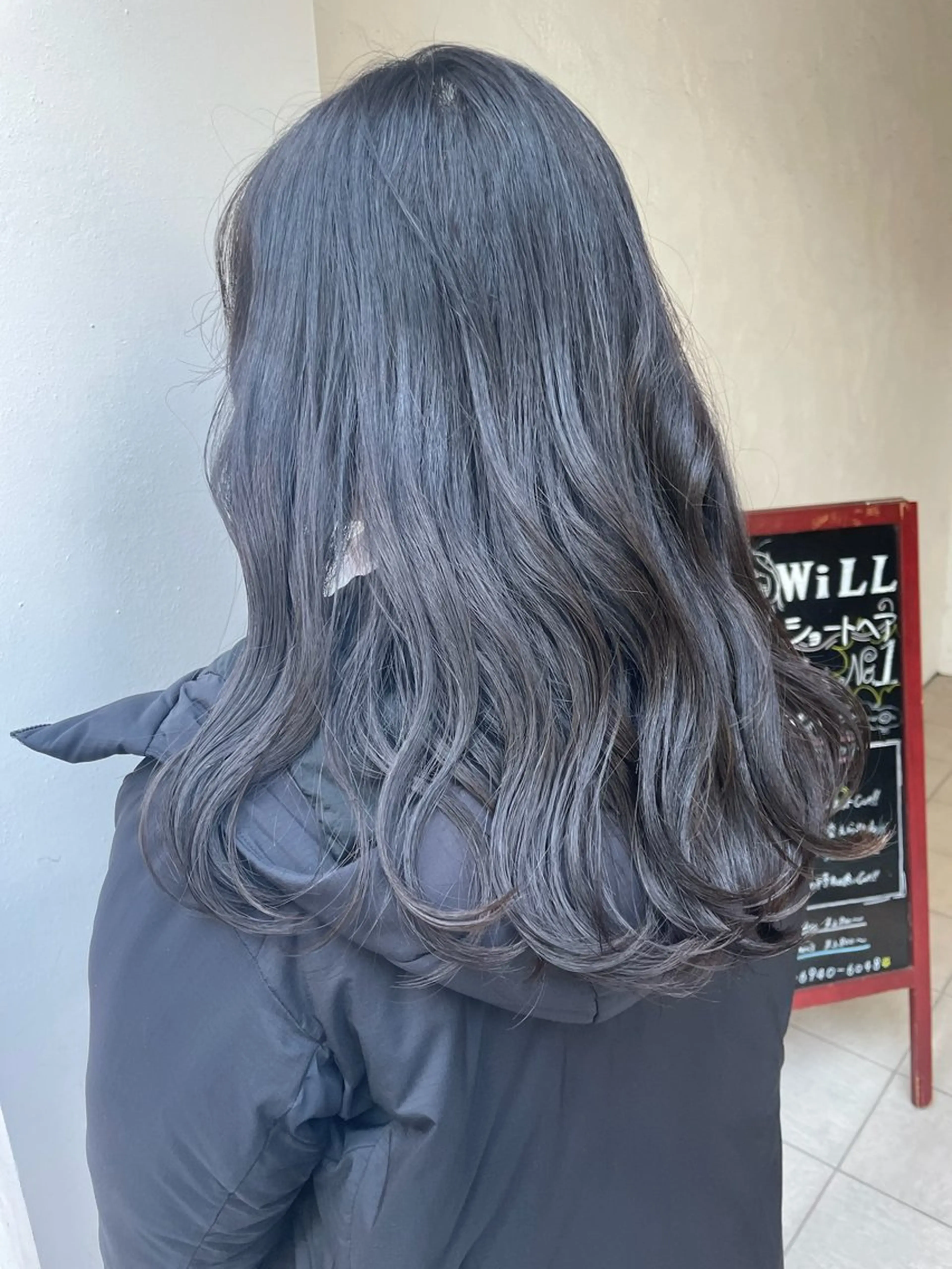 ロング カラー ブリーチ 透明感カラー グレージュ 朝尾 愛花のヘアスタイル