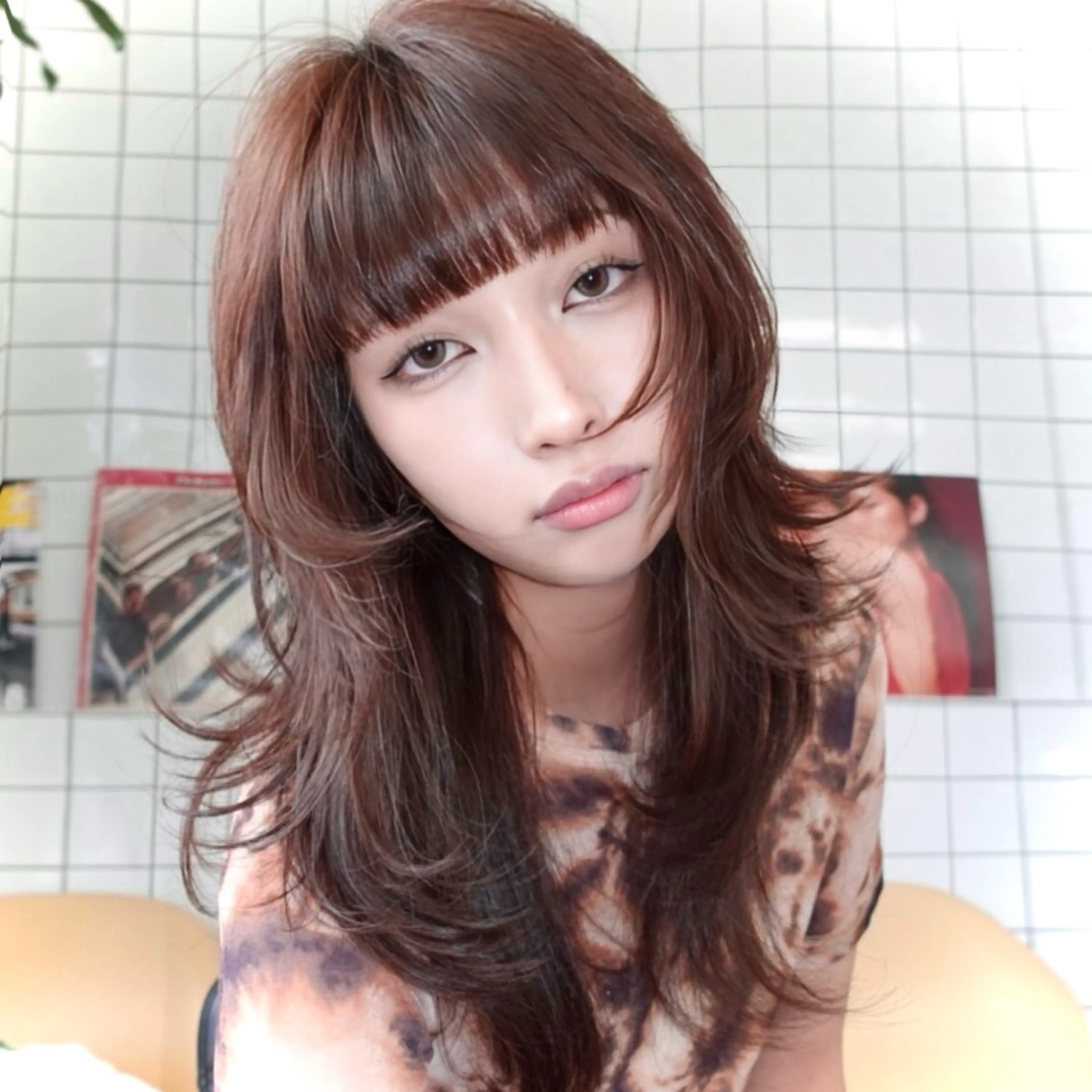 セミロング 顔まわりレイヤー ハッシュカット ハイレイヤー レイヤーカット ウルフカット カット ヘアカラー トリートメント レイヤーカット ダブルカラーのヘアスタイル