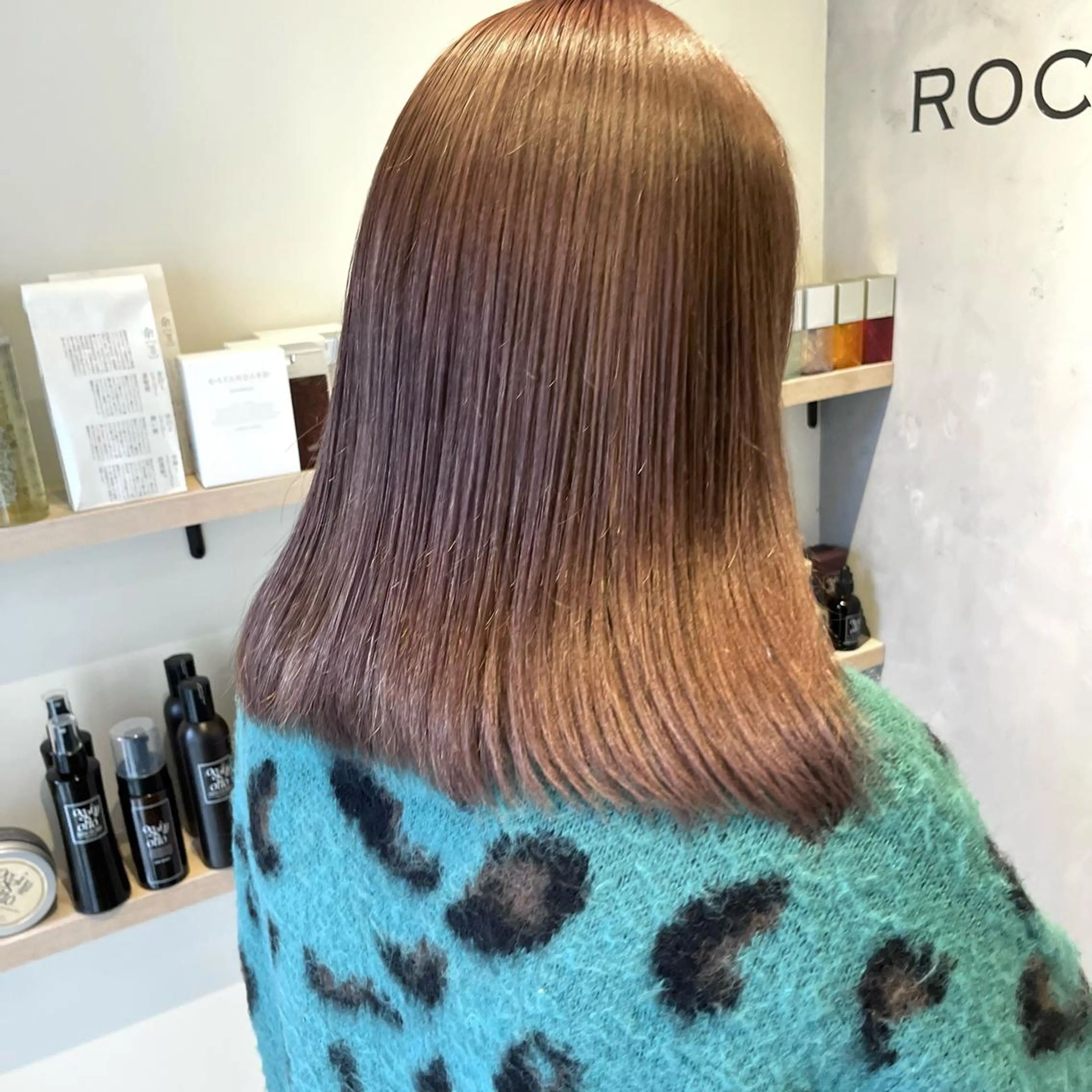 セミロング カラー ベージュカラー ブリーチ ピンクカラー ヘアカラー mai ROCCOのヘアスタイル
