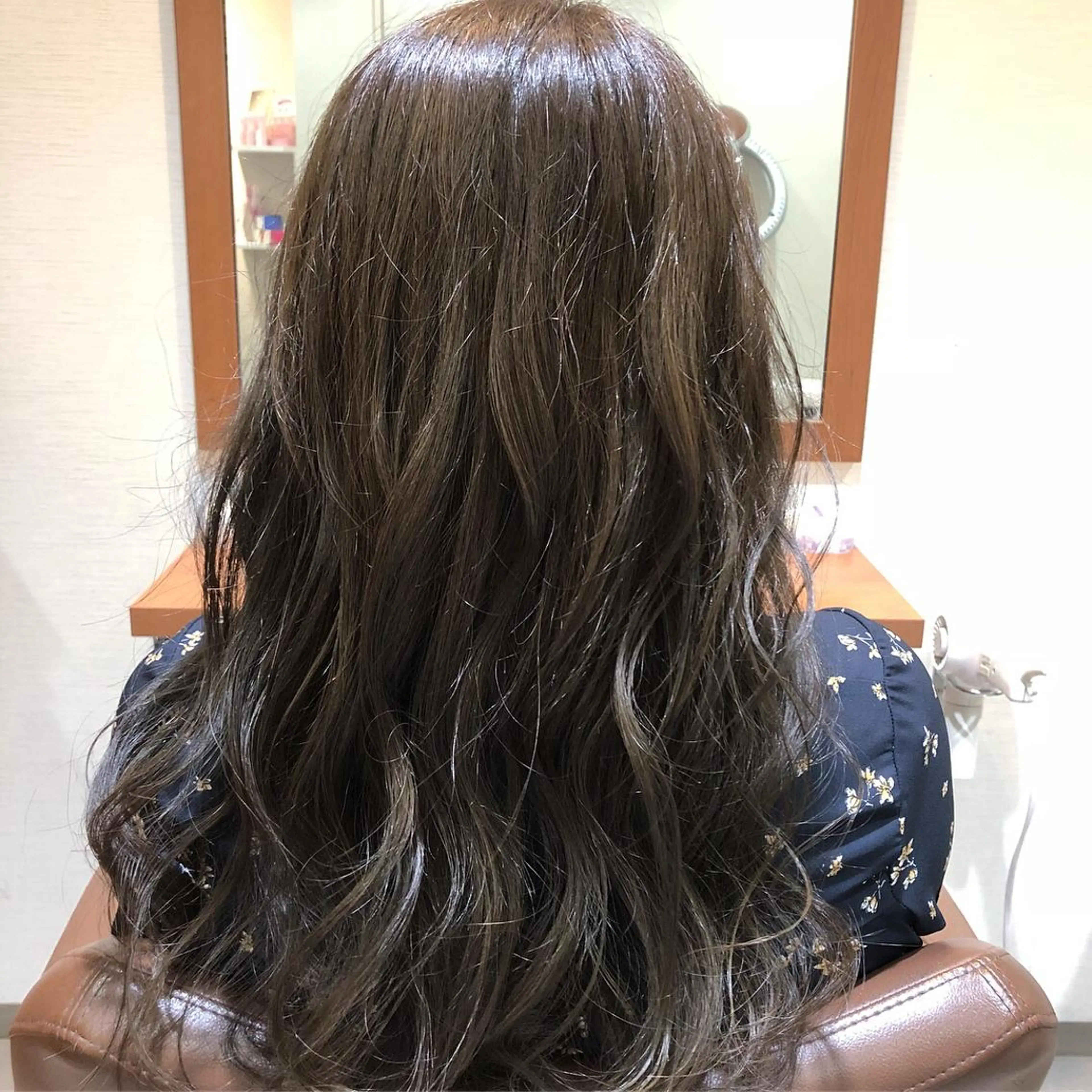 ロング カラー アッシュ ベージュカラー 【PRIMAL】萩原 凌のヘアスタイル