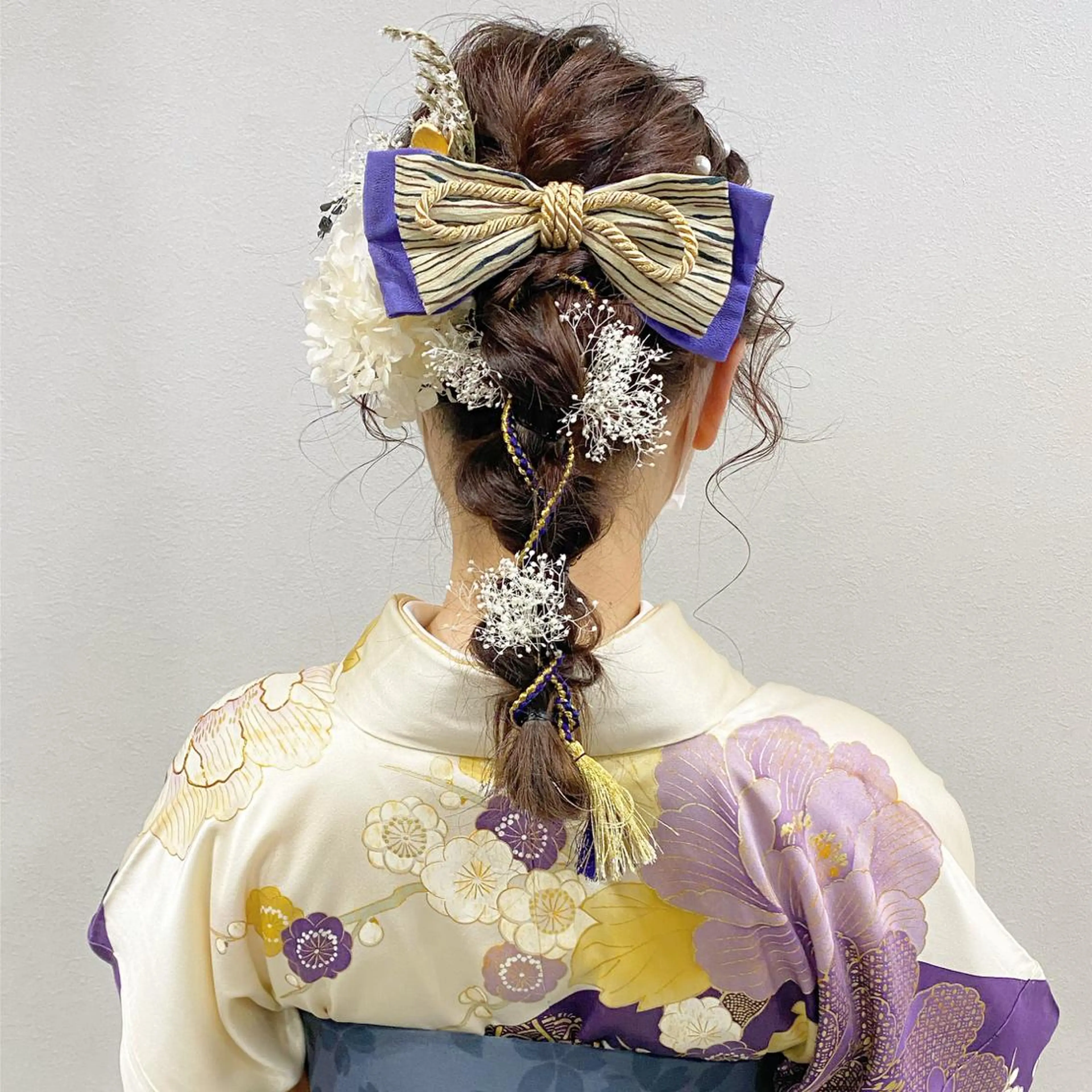 セミロング ヘアアレンジ 卒業式のヘアスタイル FIORE hair design所属・山根 奈緒のマツエク・マツパデザイン