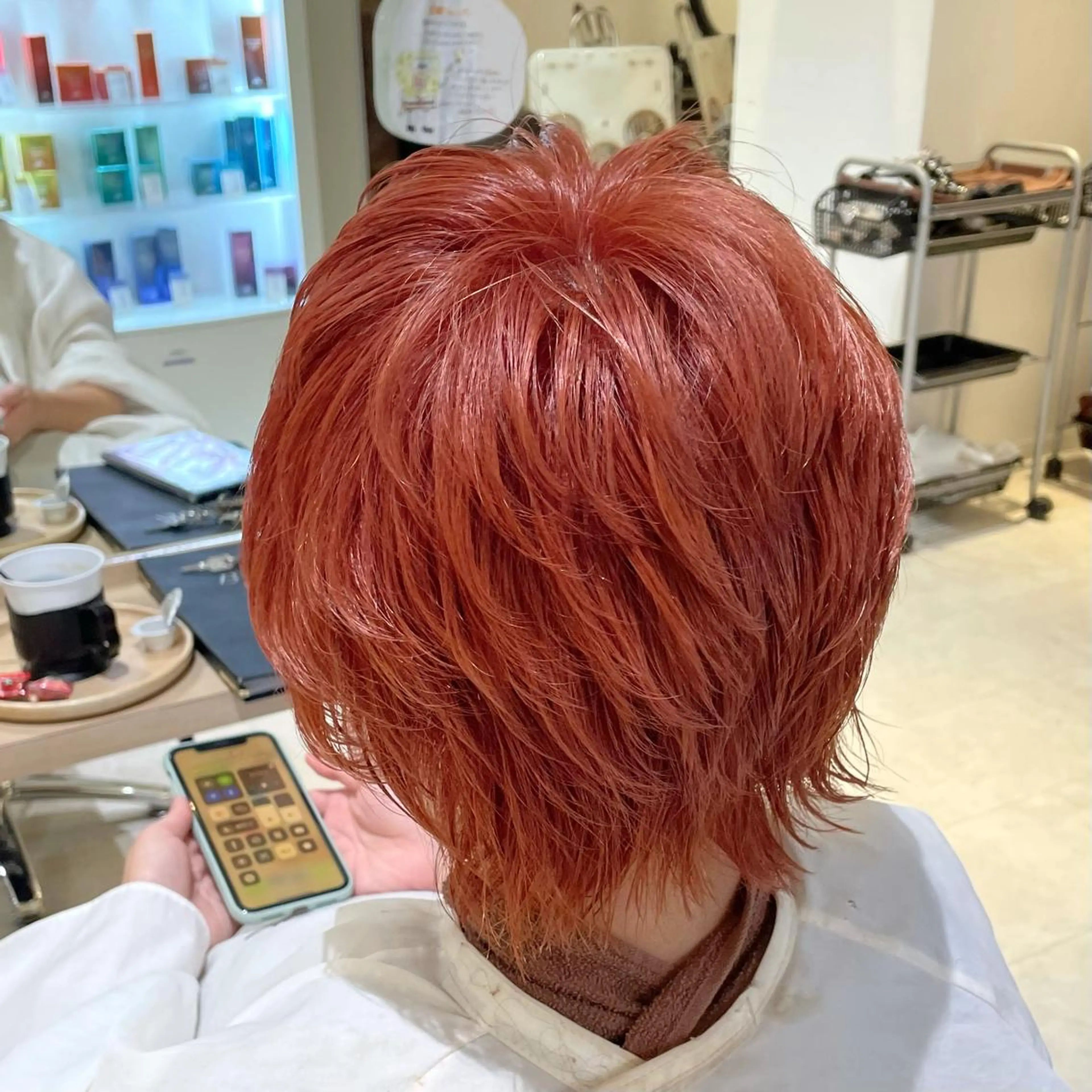 ショート カラー ハイトーンカラー ハイトーンオレンジ オレンジ ショートヘア 心斎橋/ブリーチなし 髪質改善/レイヤーのヘアスタイル