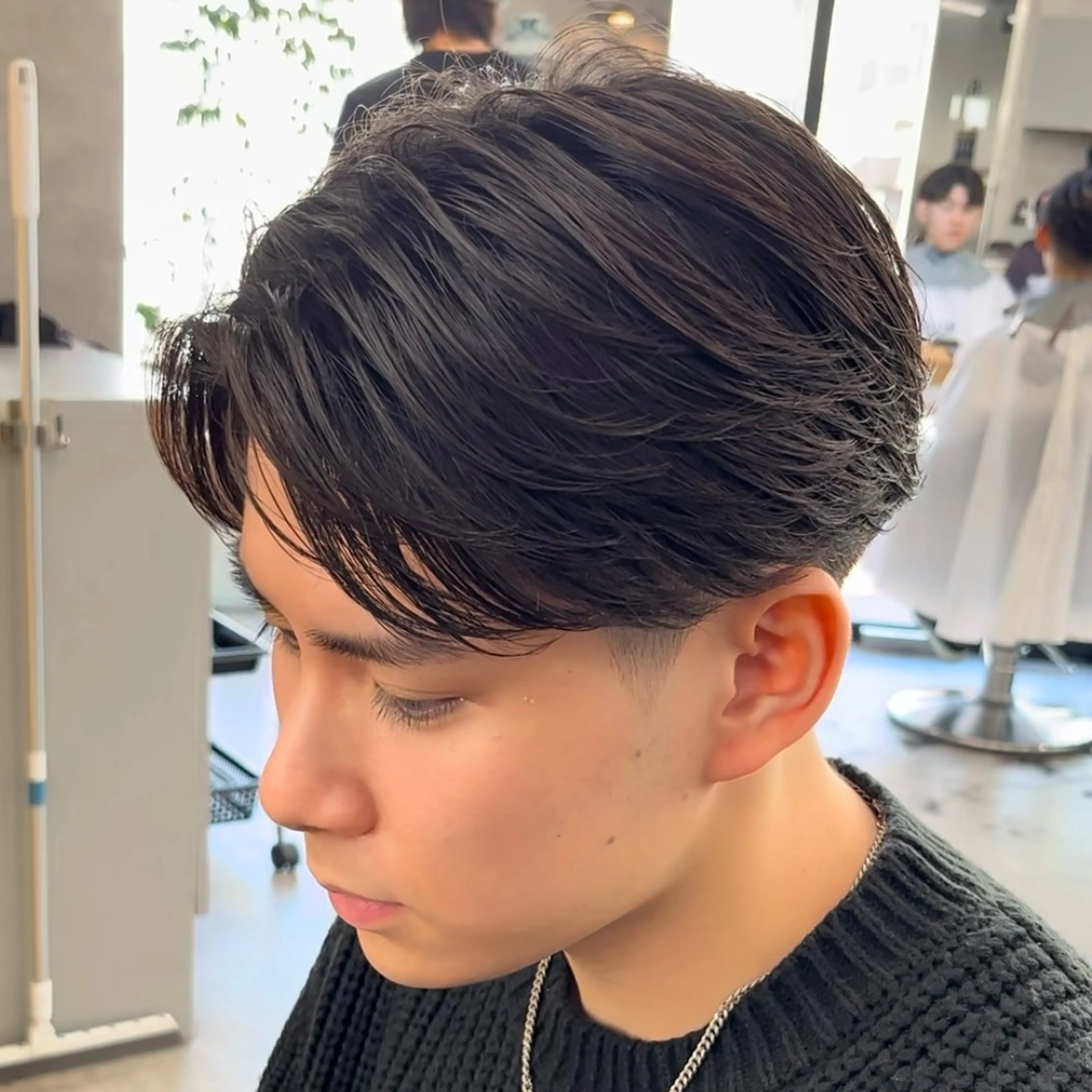 ショート カラー パーマ メンズ メンズパーマ ニュアンスパーマ センターパート マスターかずまのヘアスタイル