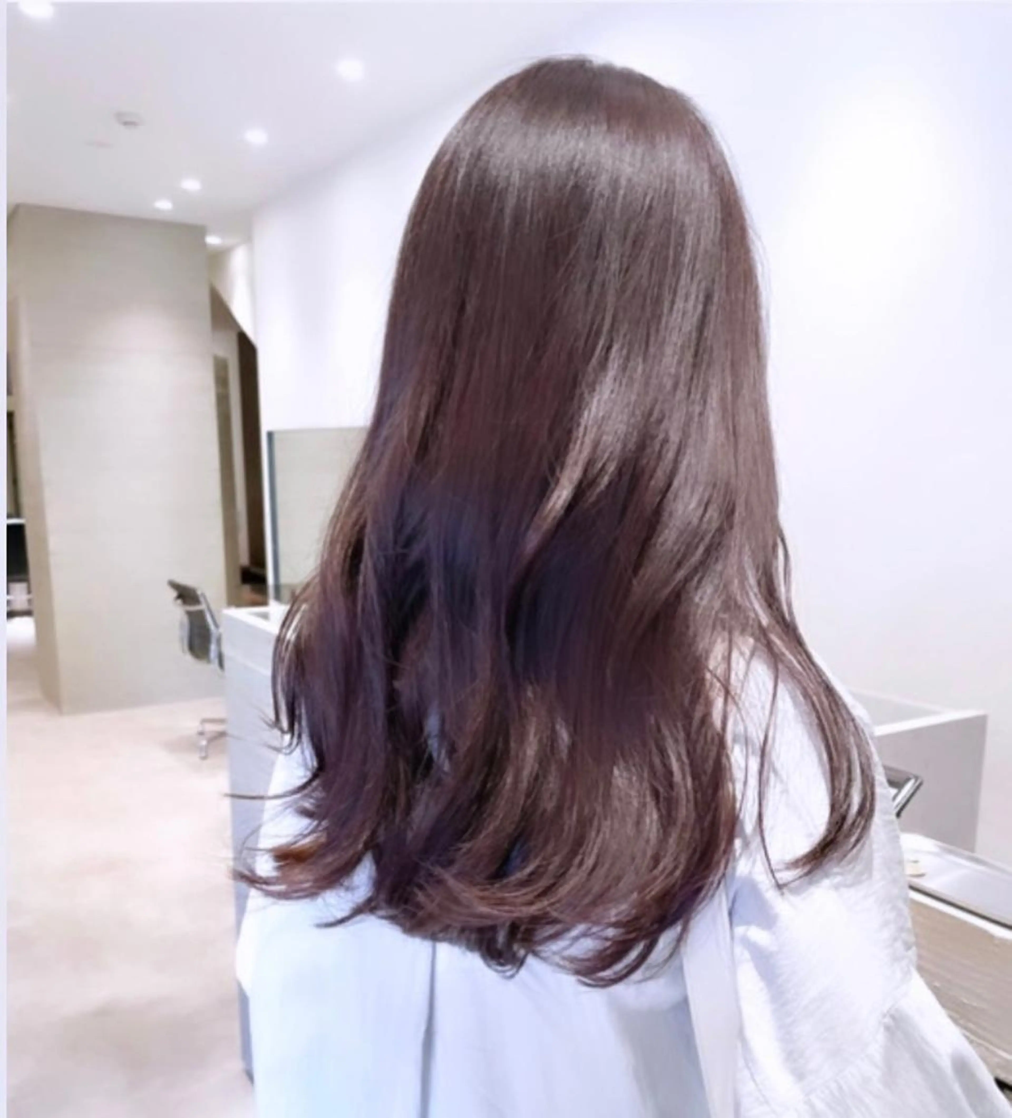 ロング カラー ブリーチ 透明感カラー ブリーチなしカラー サキ🤍ハイトーン 🩰くびれ巻きヘアのヘアスタイル
