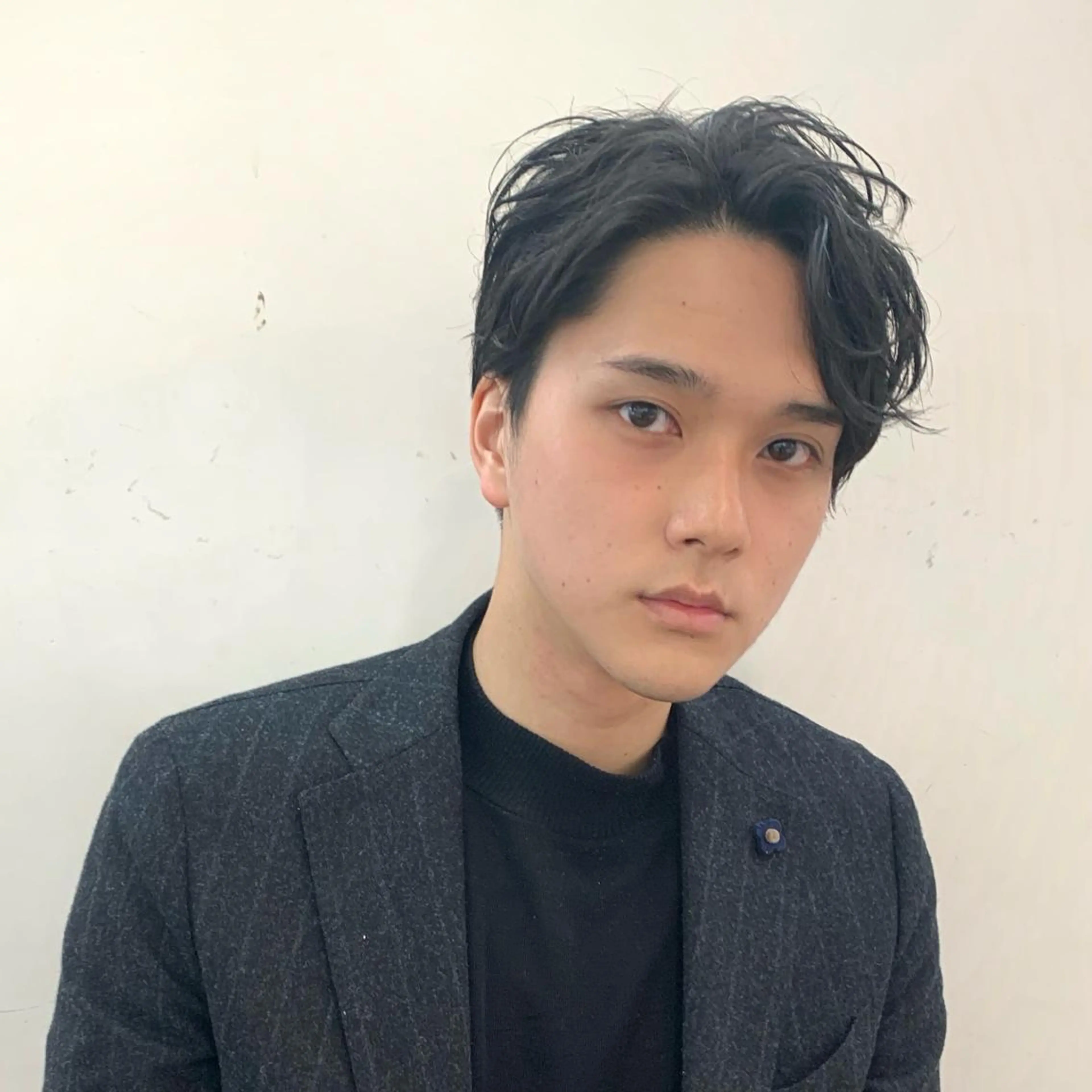 パーマ メンズ センターパート コンマヘア マッシュウルフ マッシュ メンズパーマ Chill所属・三矢 ちなつのヘアスタイル