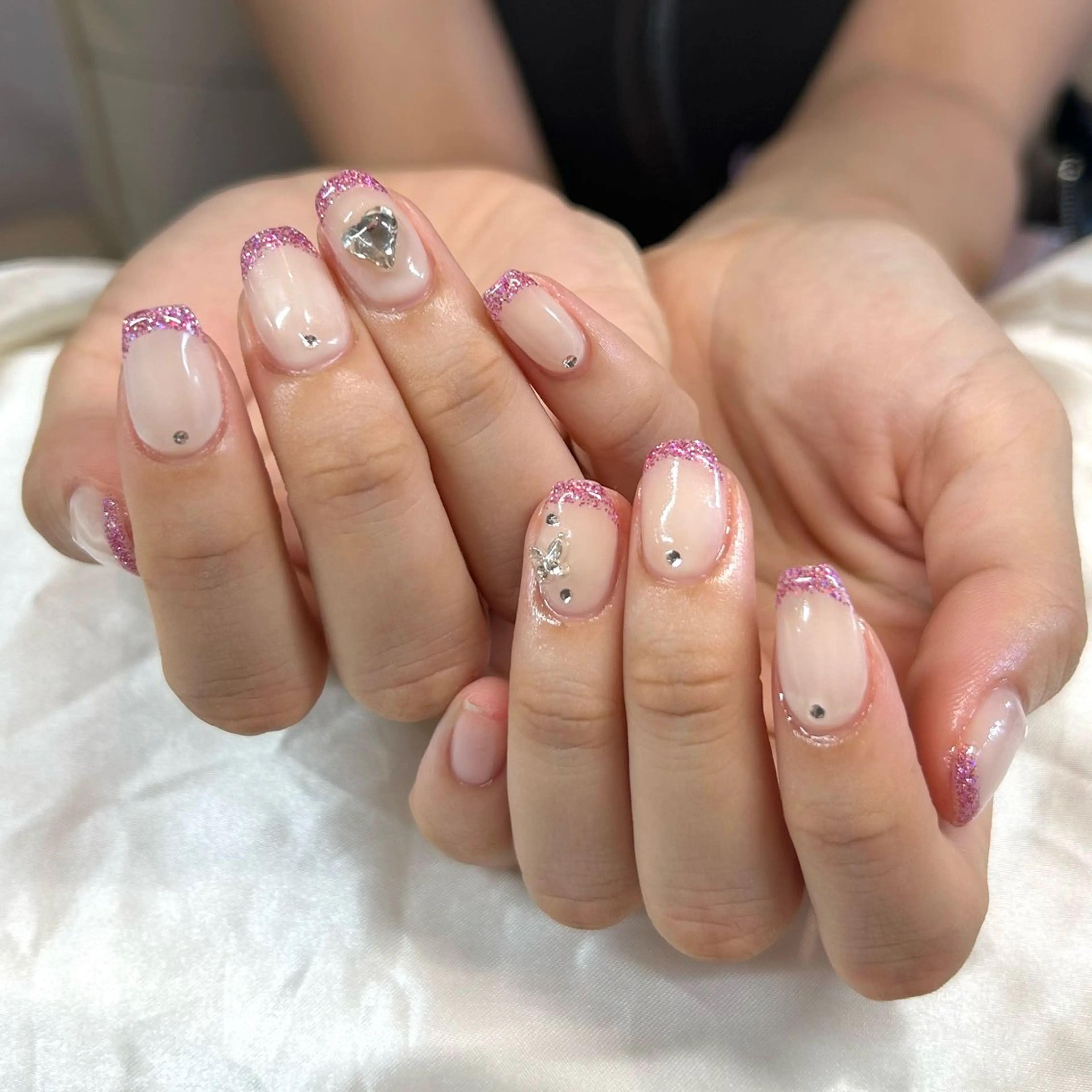 ネイル フレンチネイル ラメ(グリッター) ピンク ハンドネイル shine'an fuka🌿🫧のネイルデザイン