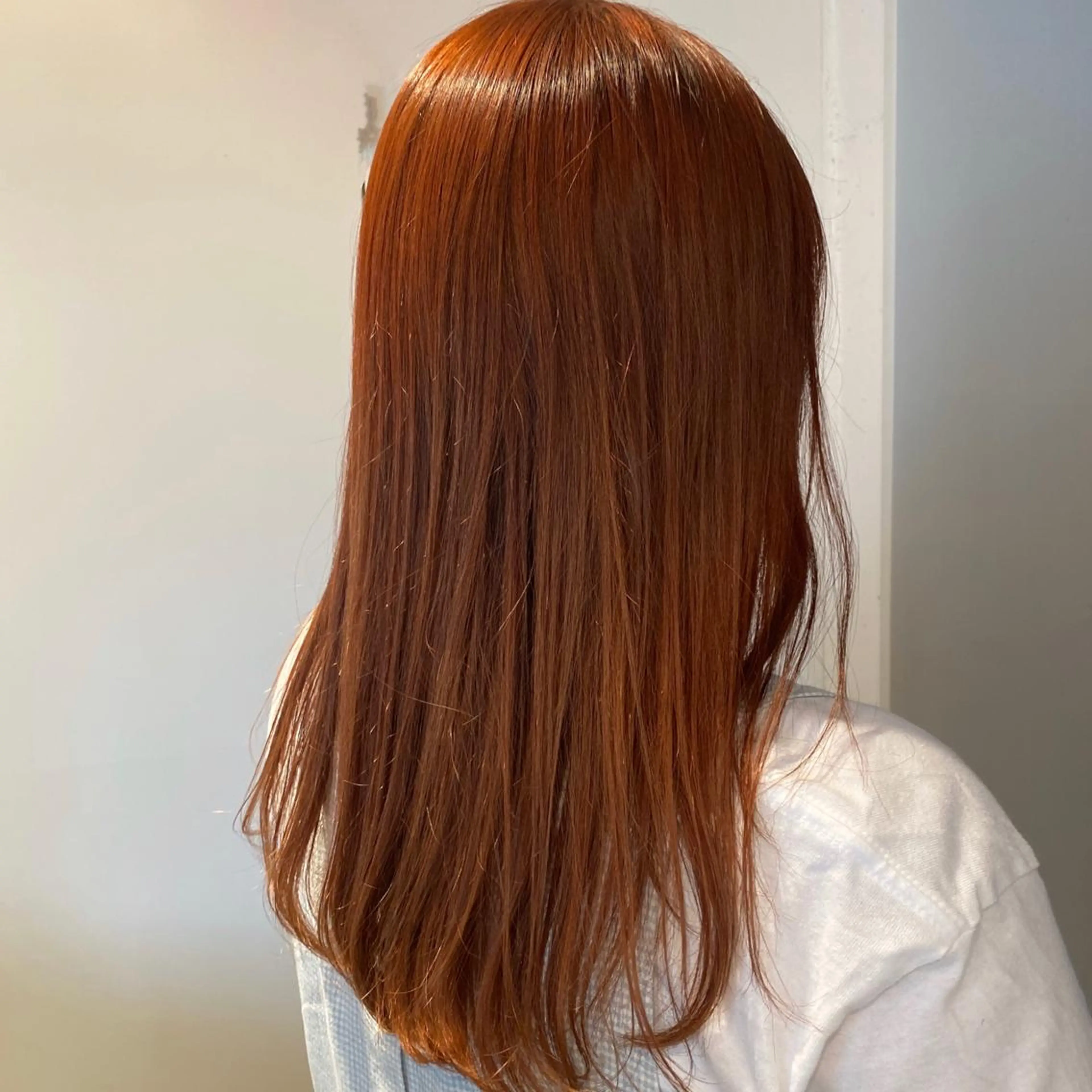 セミロング カラー ブラウンカラー オレンジ オレンジブラウン カット ヘアカラー salowin渋谷kitaya park前所属・RIKA韓国ヘア/く びれヘア/上品カラーのヘアスタイル