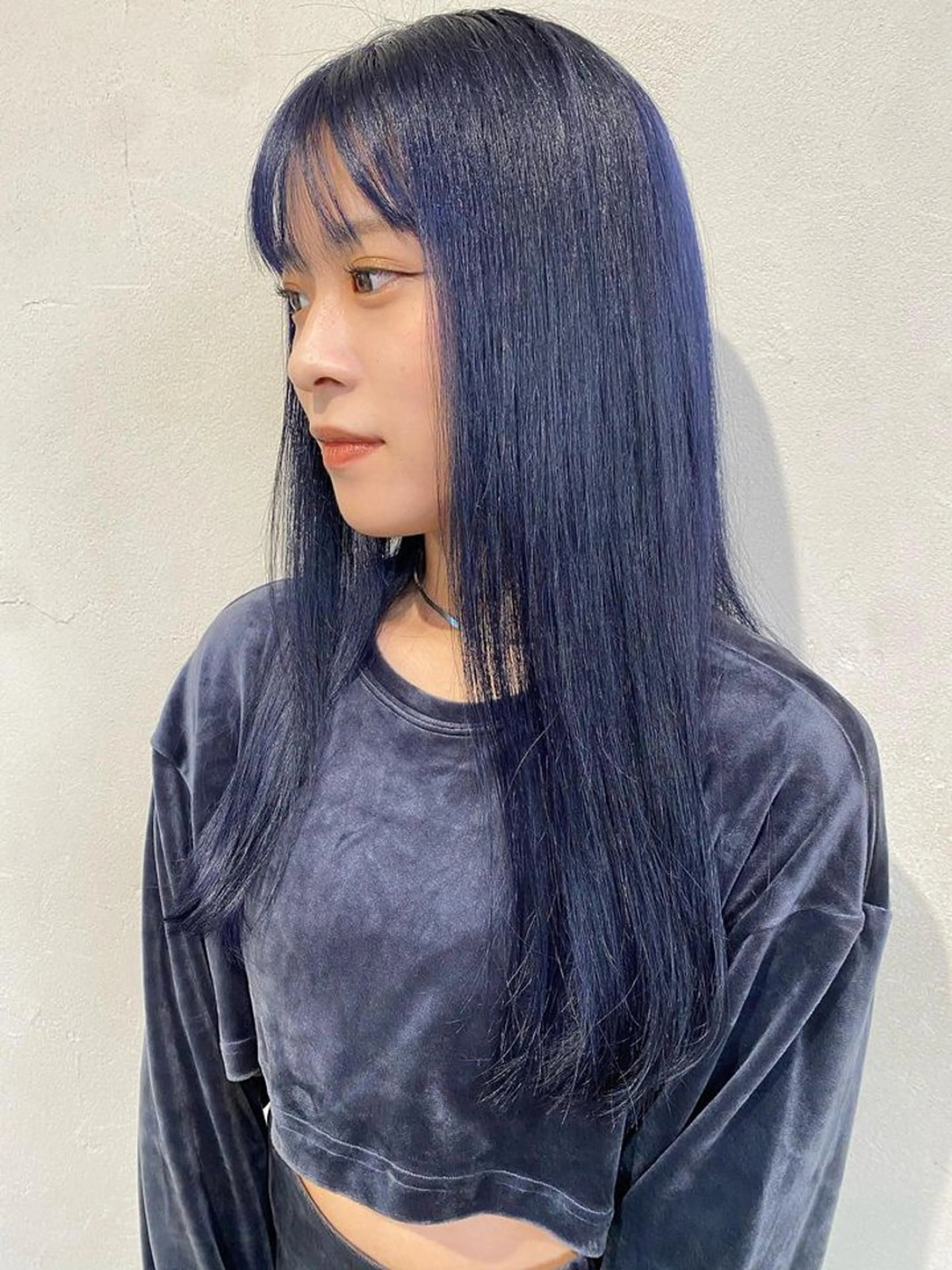 ロング カラー ブリーチ ブルーカラー 綾香 /透明感カラーのヘアスタイル