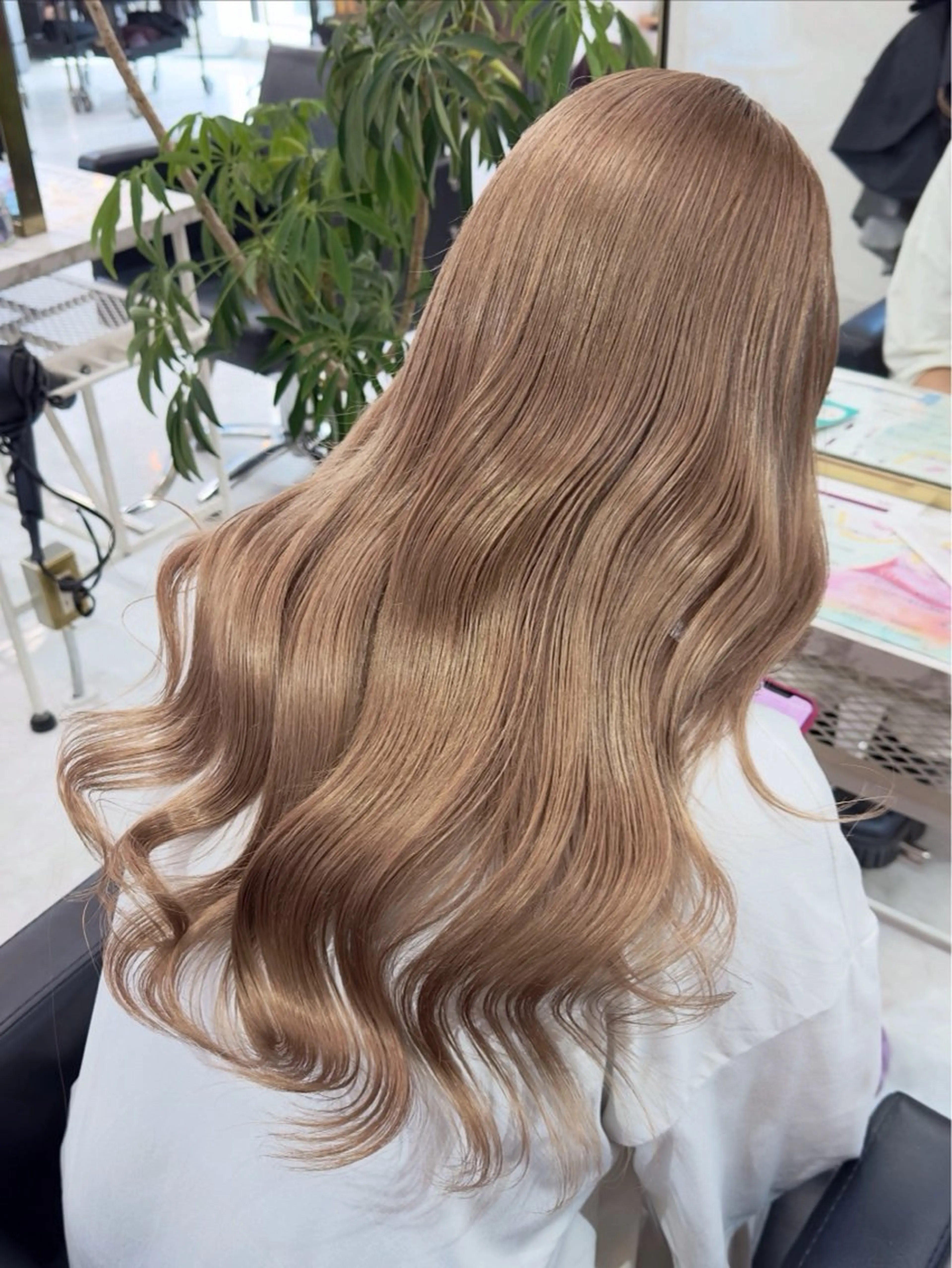 【髪色明るくしたい方おすすめメニュー✨】全頭ブリーチ👩🏼‍🦱💛(ケア込)＋艶カラー⭐︎＋トリートメントの写真