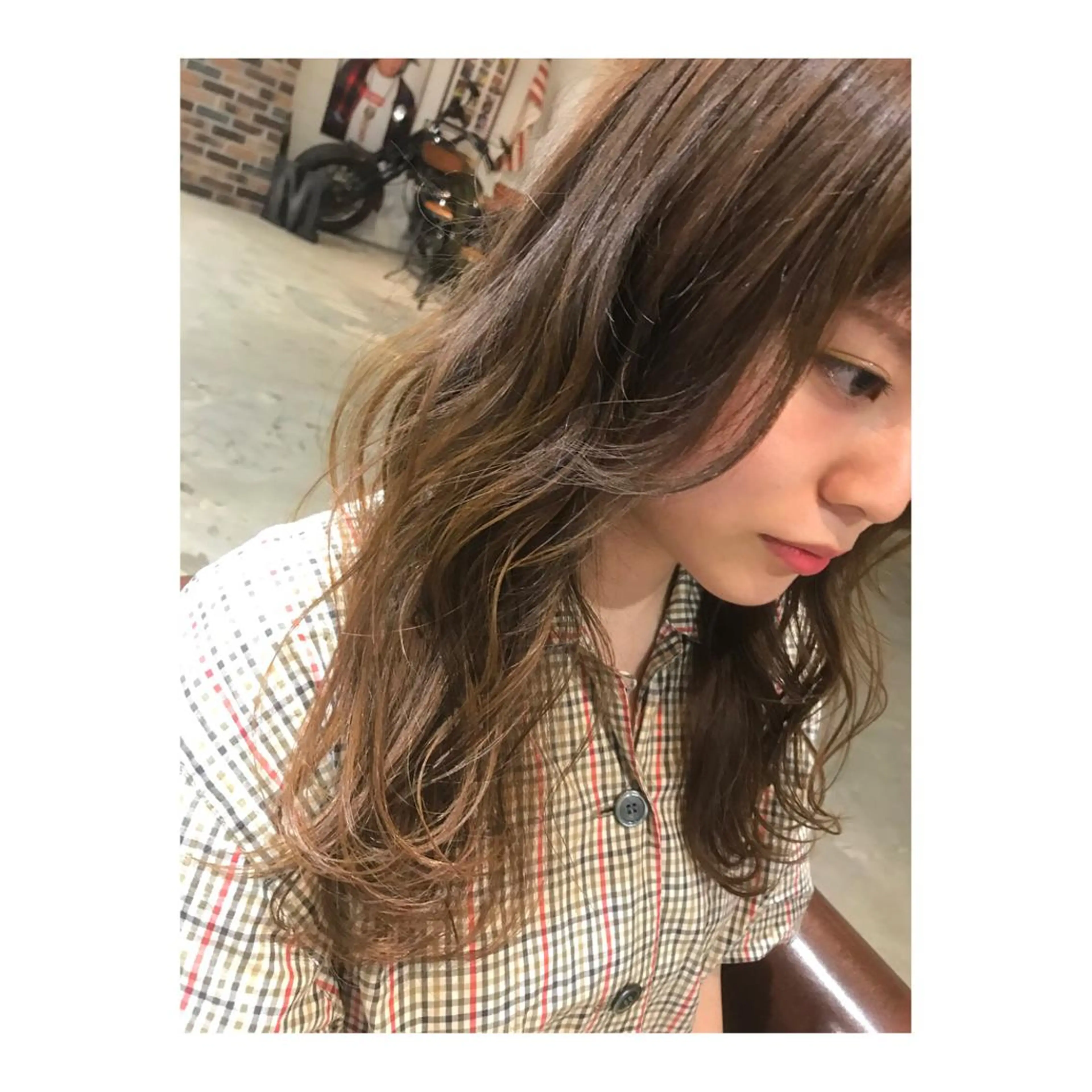 ロング カラー アッシュ ベージュカラー ブリーチ 透明感カラー ブリーチなしカラー 竹嶌 健吾のヘアスタイル