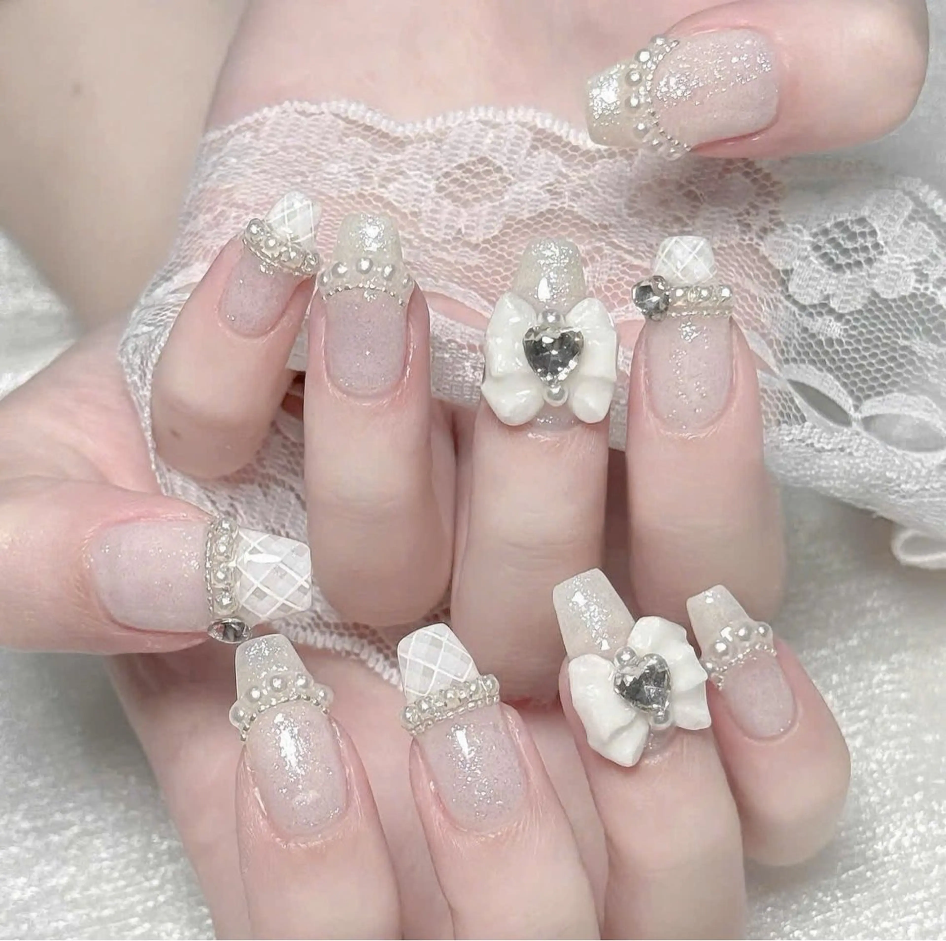 ネイル フレンチネイル キラキラネイル マグネットネイル ミラーネイル ニュアンスネイル ハンドネイル Lyn TA Nailのネイルデザイン