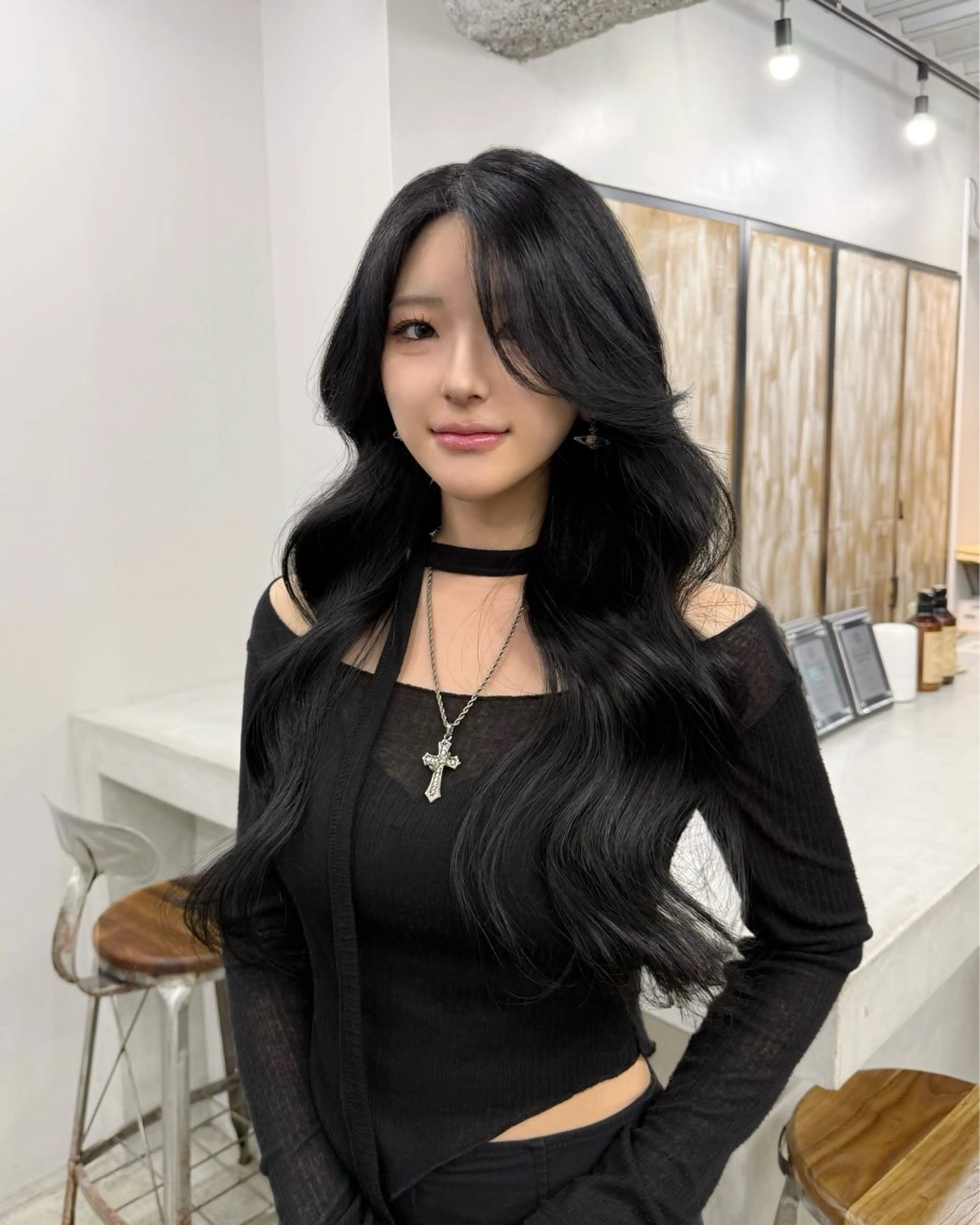 ロング カラー 黒髪 ブルーカラー ブルーブラック 透明感カラー くびれヘア カット ヘアカラー トリートメント ヘアセット 韓国ヘア🫧 KAZUTOのヘアスタイル